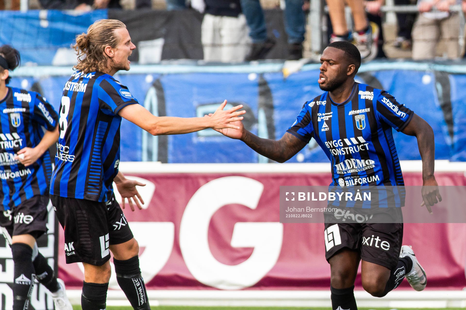 Sirius Christian Kouakou jublar efter att han gjort 1-1 under fotbollsmatchen i Allsvenskan mellan Örebro och Sirius den 22 augusti 2021 i Örebro.