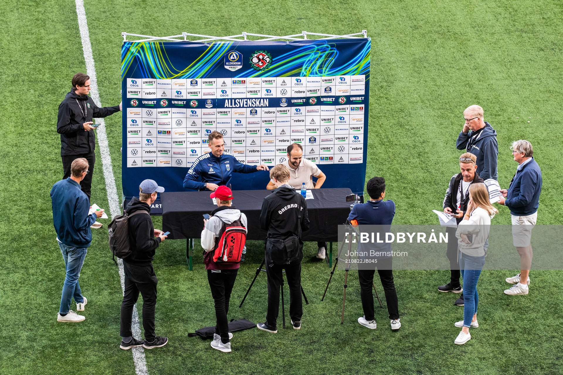Sirius tränare Daniel Bäckström och Örebros tränare Vitor Gazimba på presskonferensen efter fotbollsmatchen i Allsvenskan mellan Örebro och Sirius den 22 augusti 2021 i Örebro.