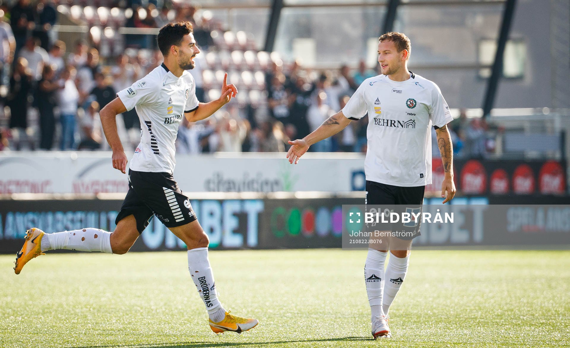 Örebros Deniz Hümmet gör 1-0 och jublar med Andreas