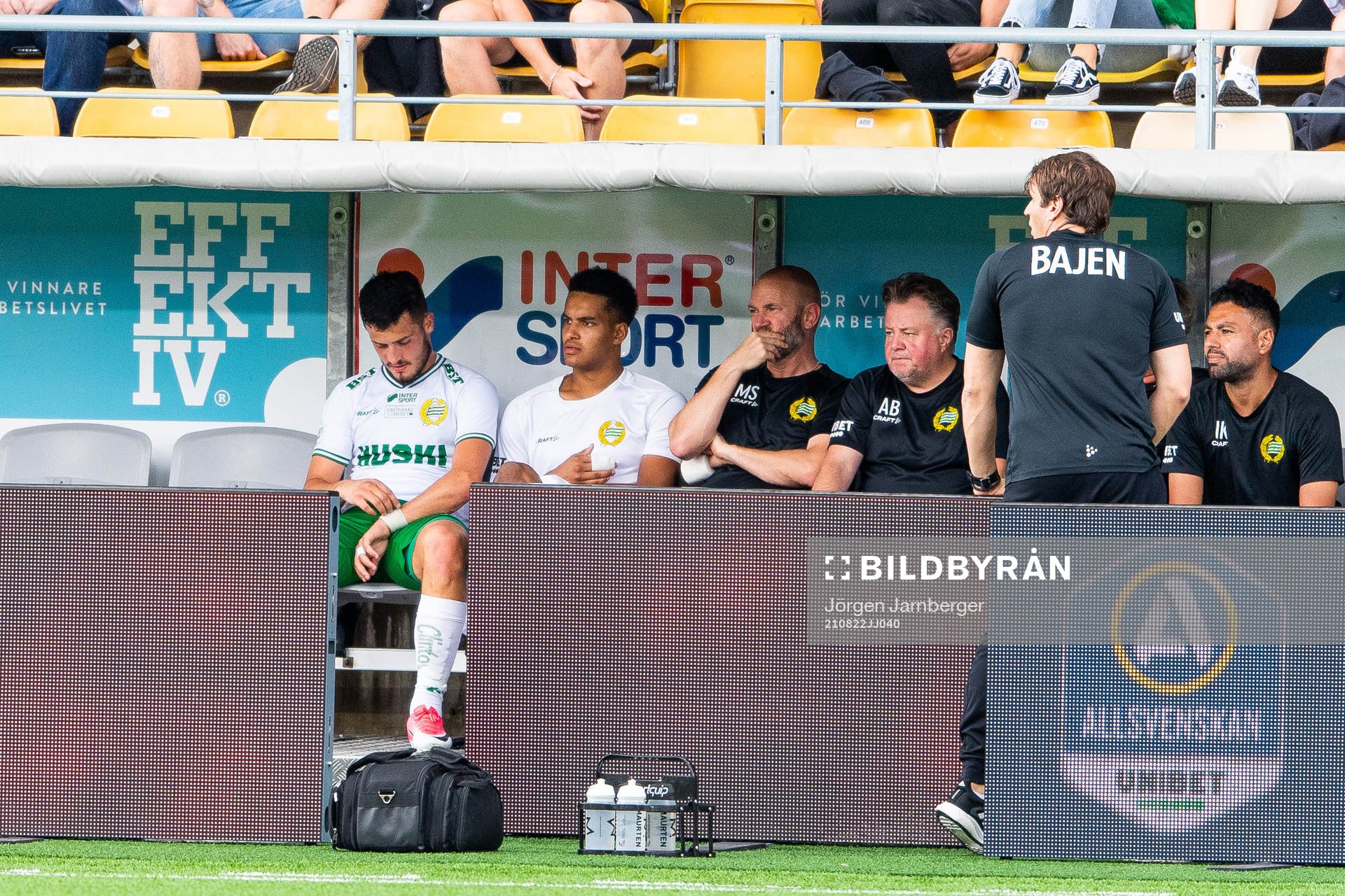 Hammarbys Hammarbys målvakt Oliver Dovin med lindat finger