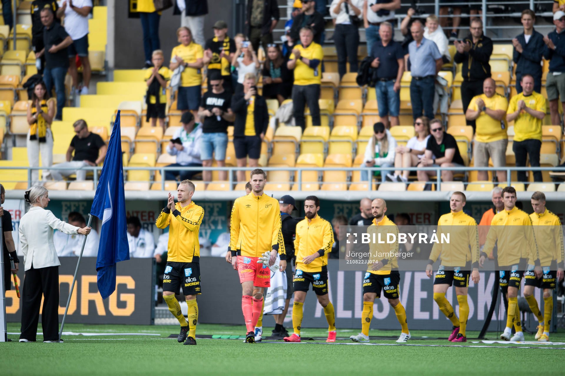 Elfsborgs spelare kommer in på arenan
