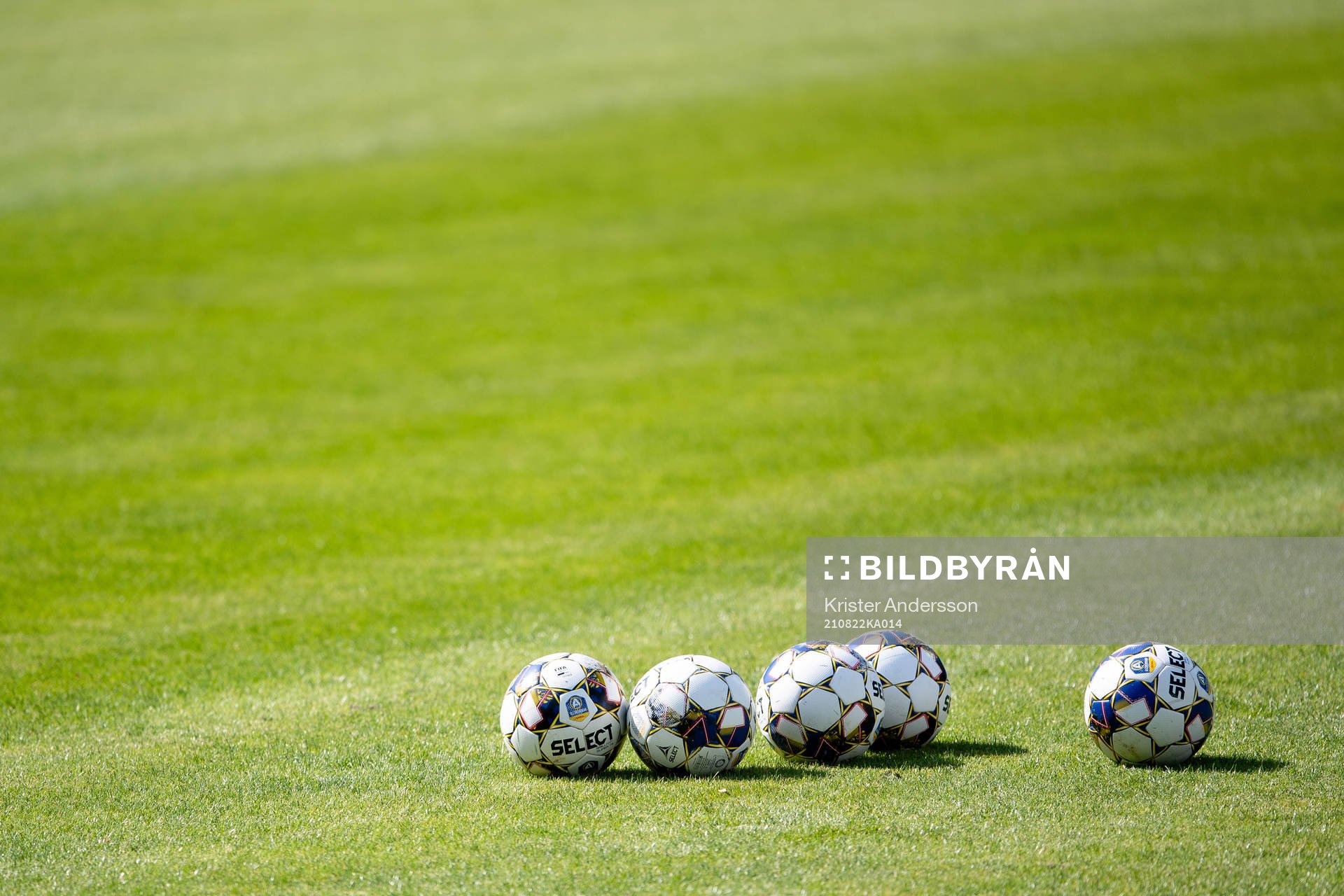 Fotbollar före fotbollsmatchen i Allsvenskan mellan