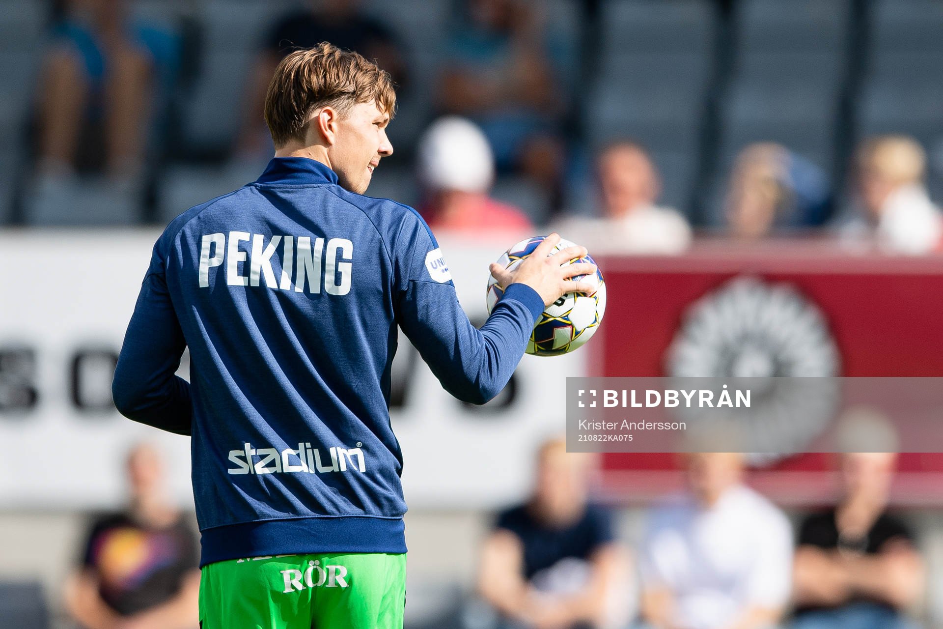 IFK Norrköpings målvakt Julius Lindgren före