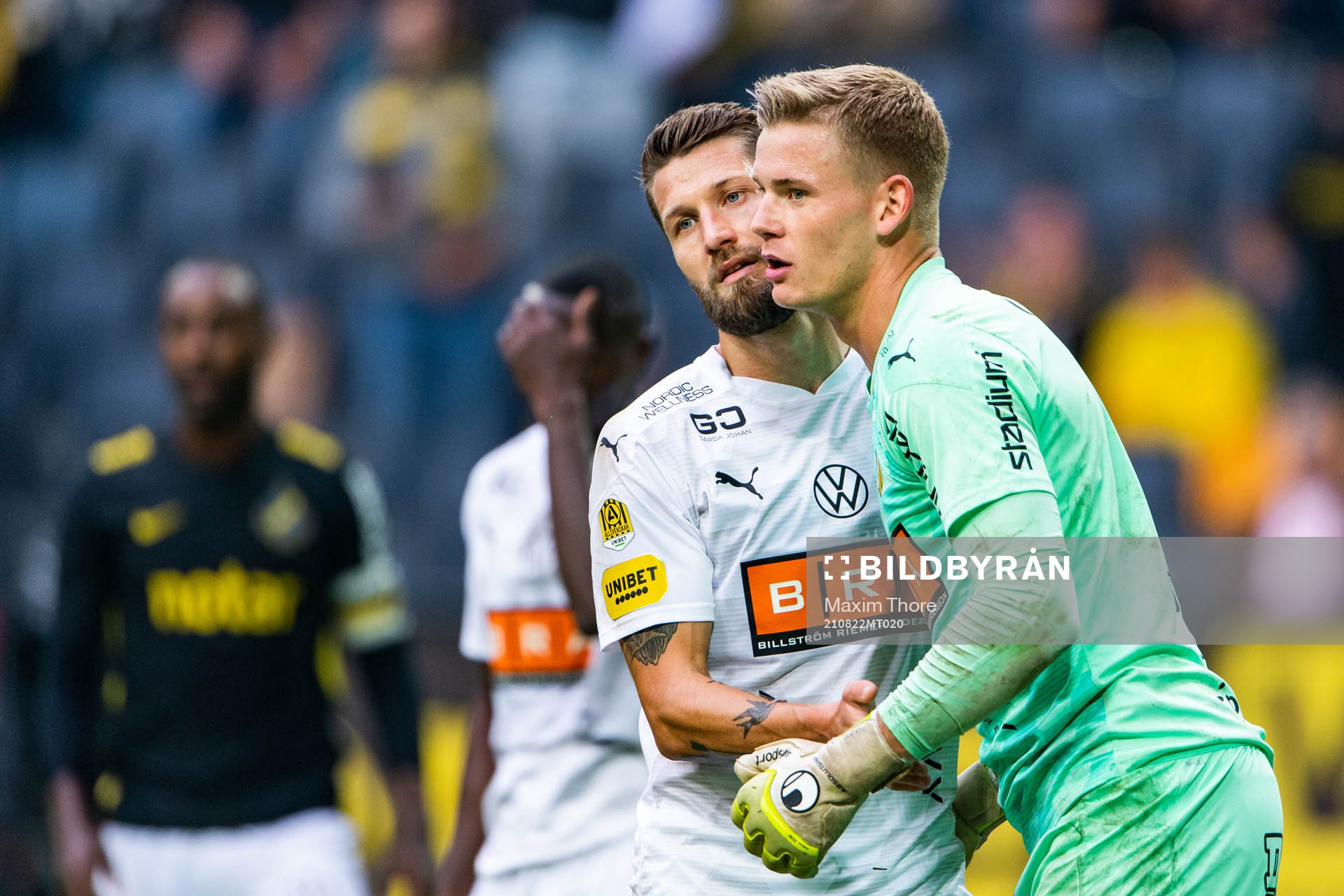 Häckens Joona Toivio kramar om målvakt Johan Brattberg
