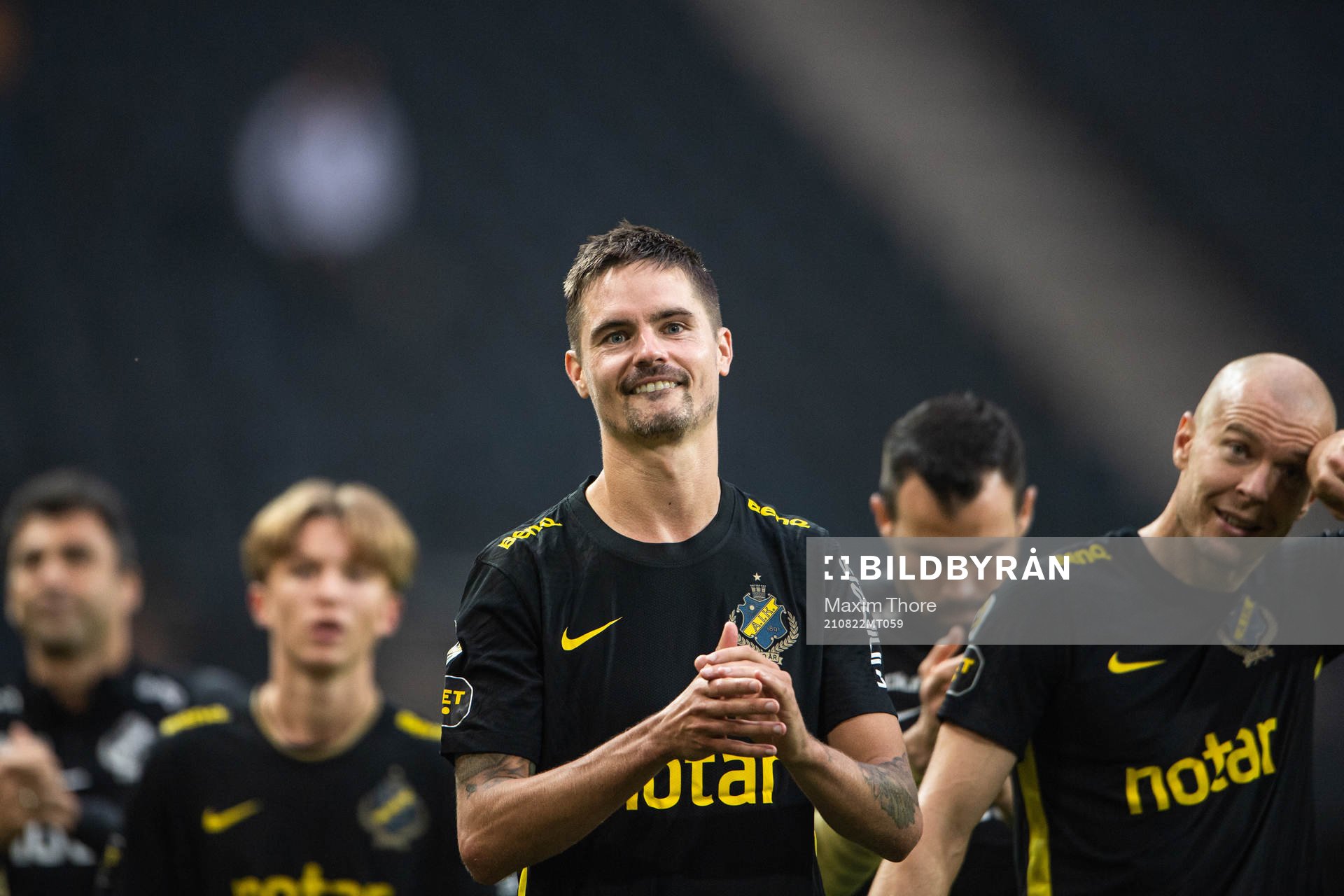 s Mikael Lustig jublar