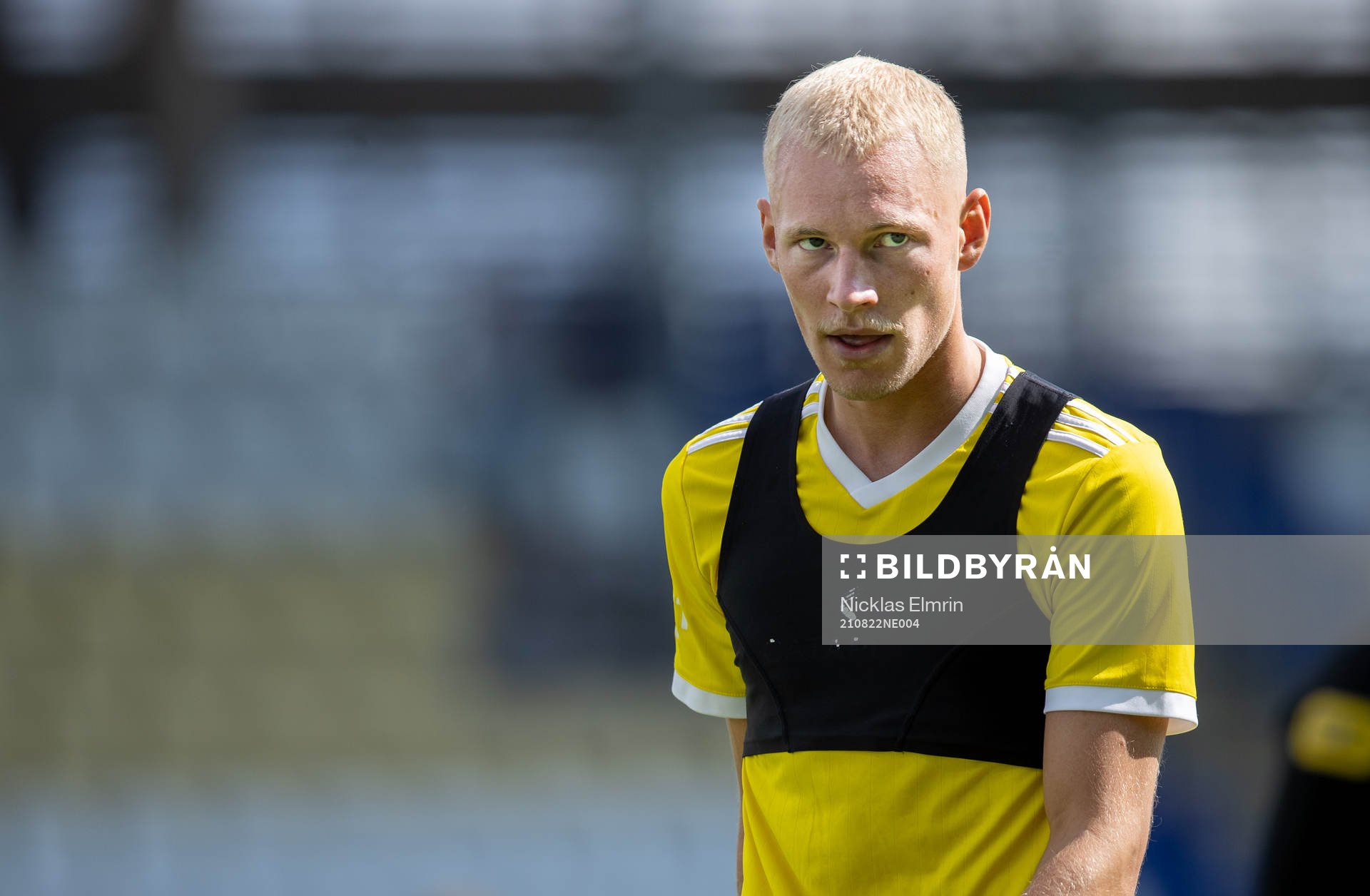 Falkenbergs Adam Bergmark Wiberg innan fotbollsmatchen i