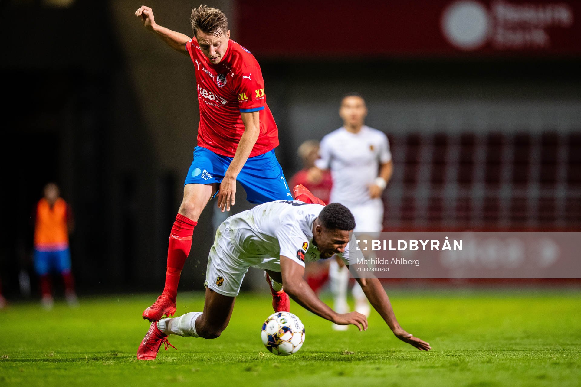 Helsingborgs Viktor Lundberg och Vasalunds Isak Hien