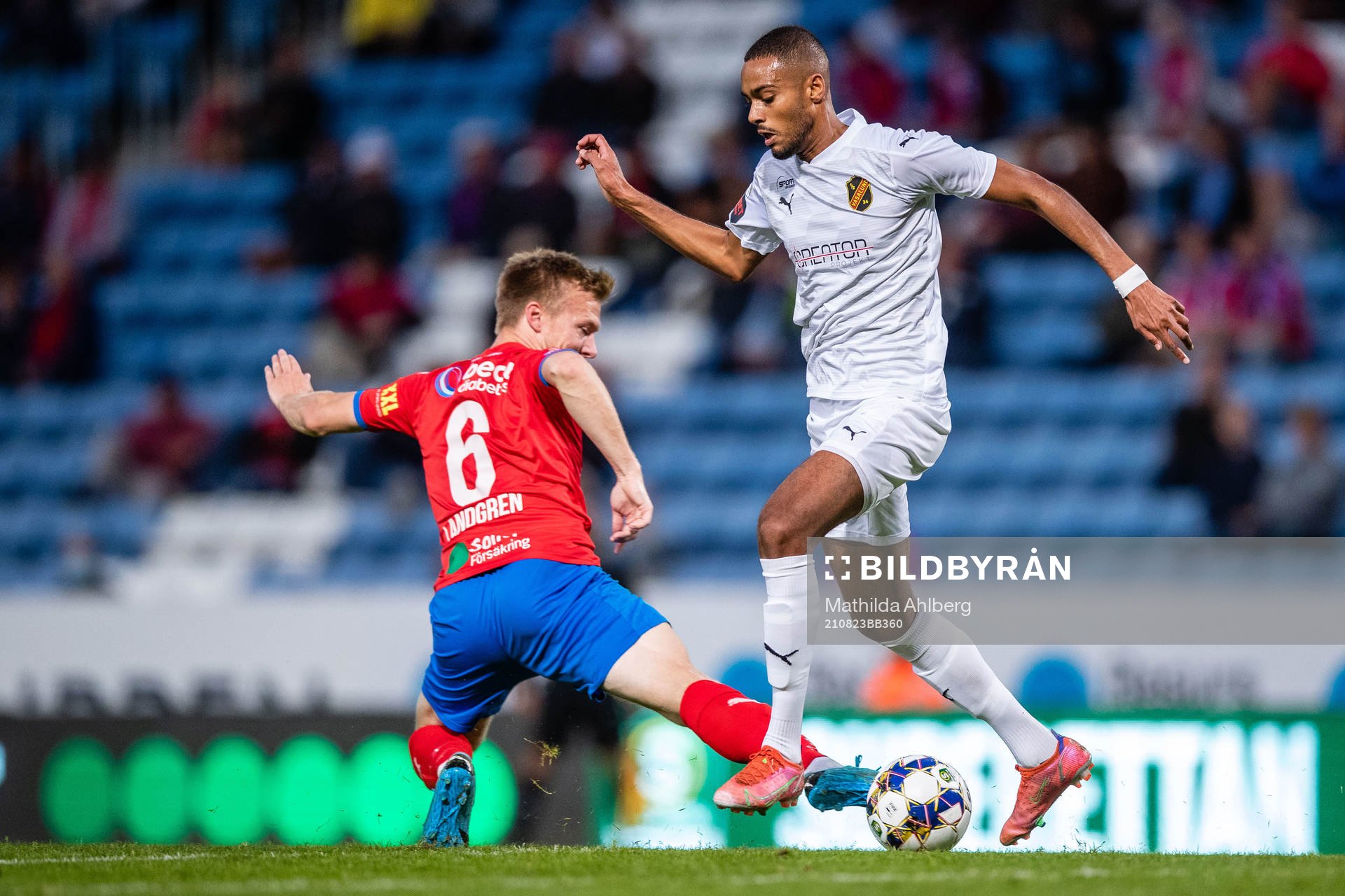Helsingborgs Andreas Landgren och Vasalunds Isak Hien
