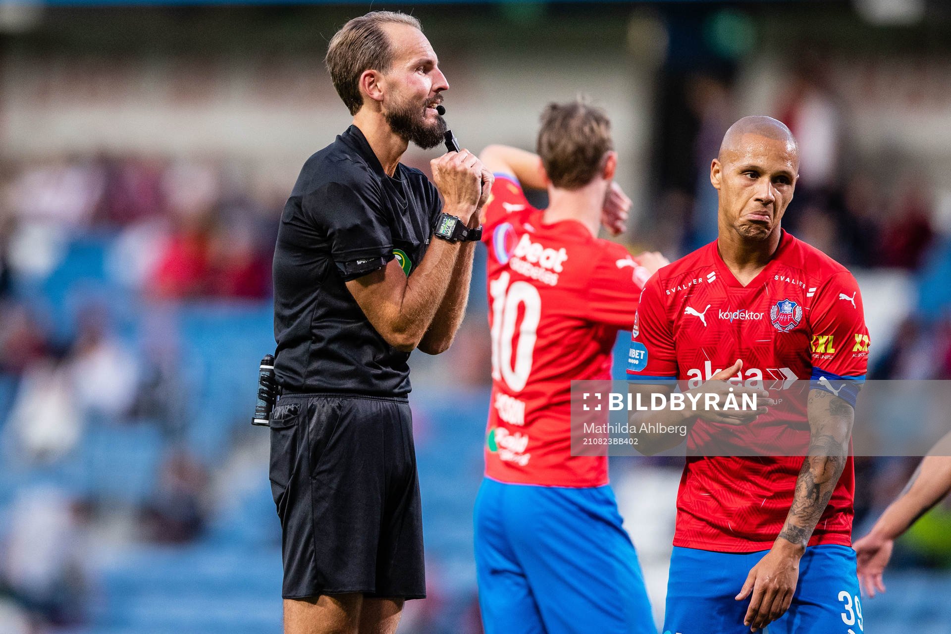 Domare Andreas Dufva-Johansson och Helsingborgs Anthony van