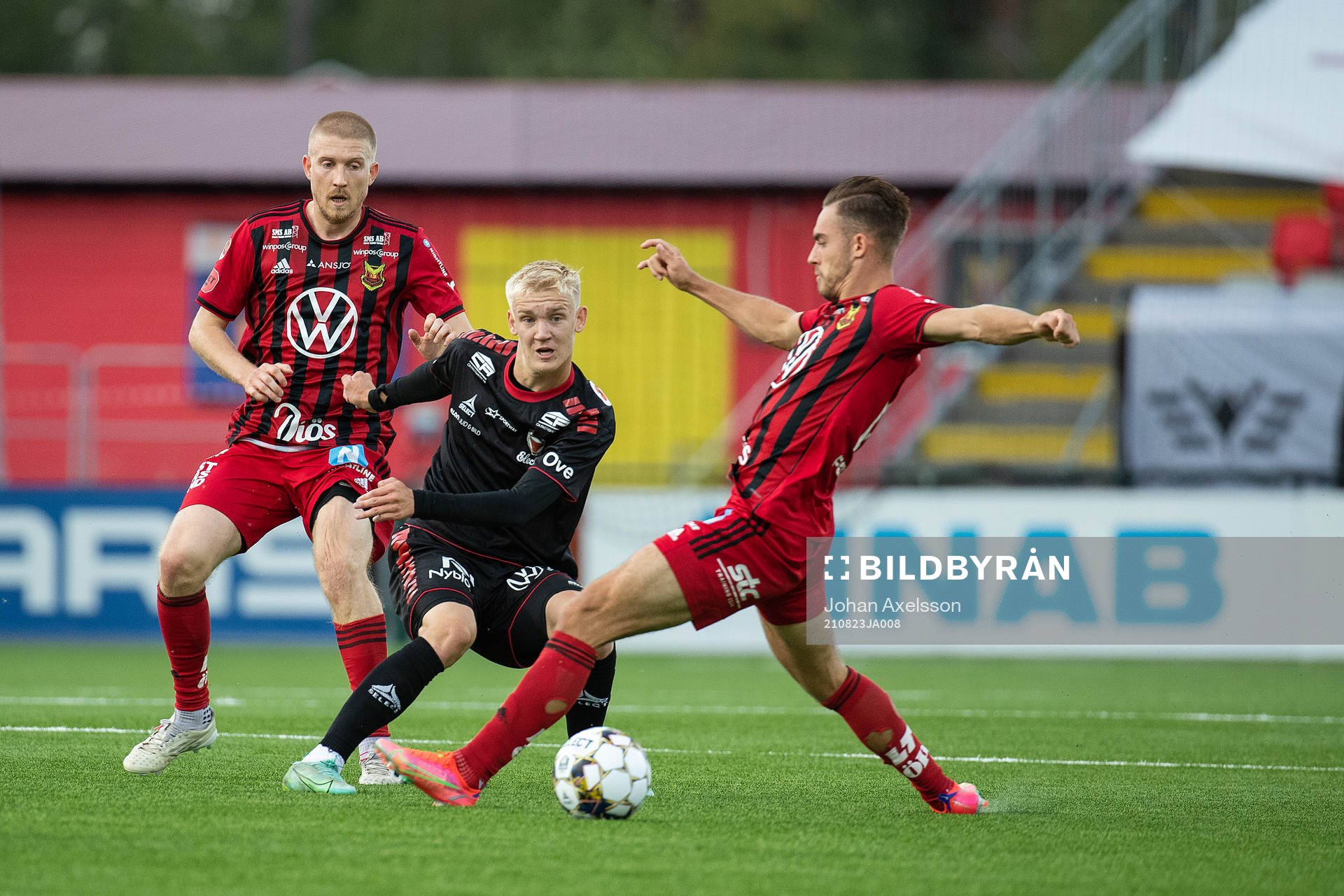 Kalmars Carl Gustafsson och Östersunds Felix Hörberg