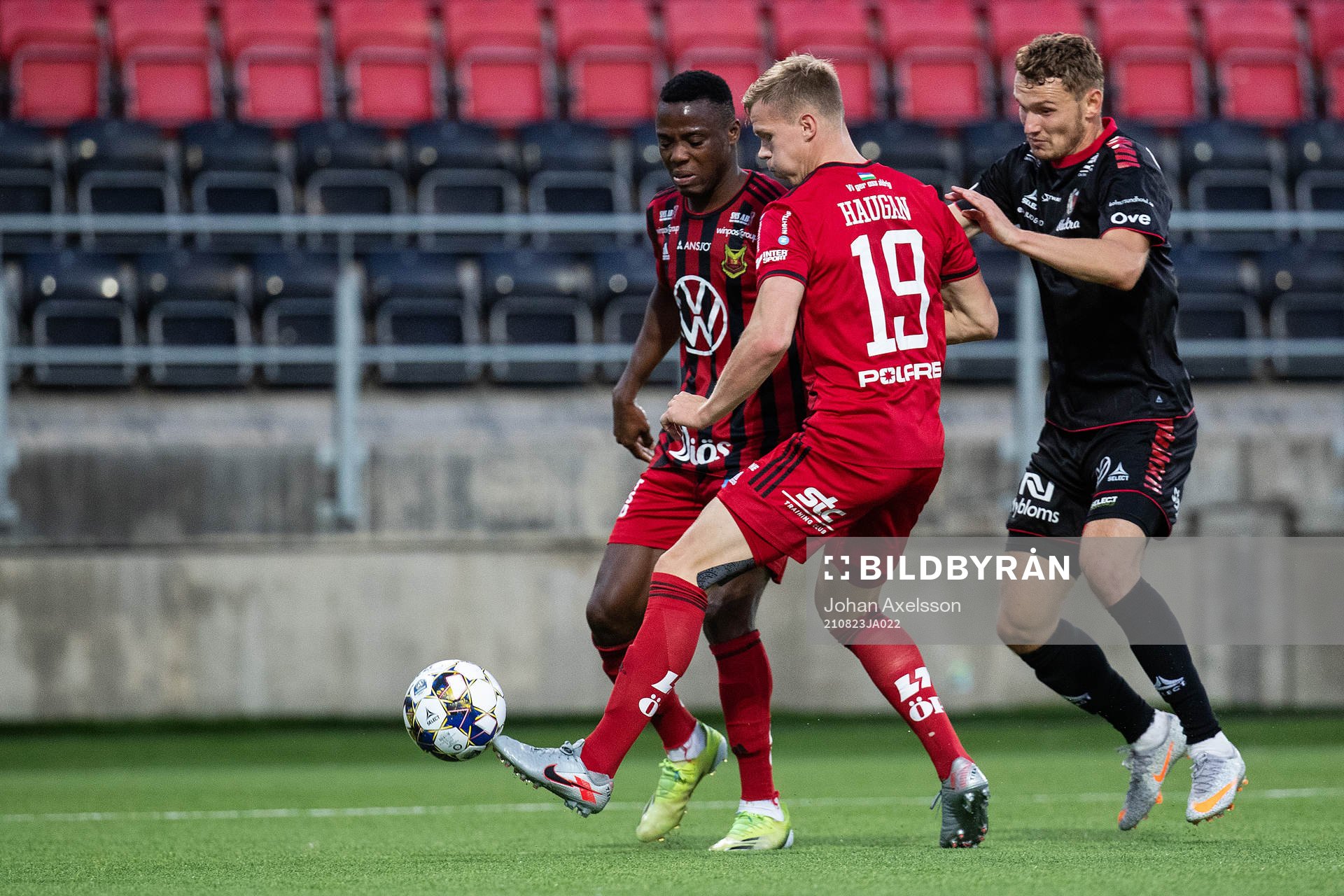 Östersunds Patrick Kpozo och Eirik Haugan mot Kalmars