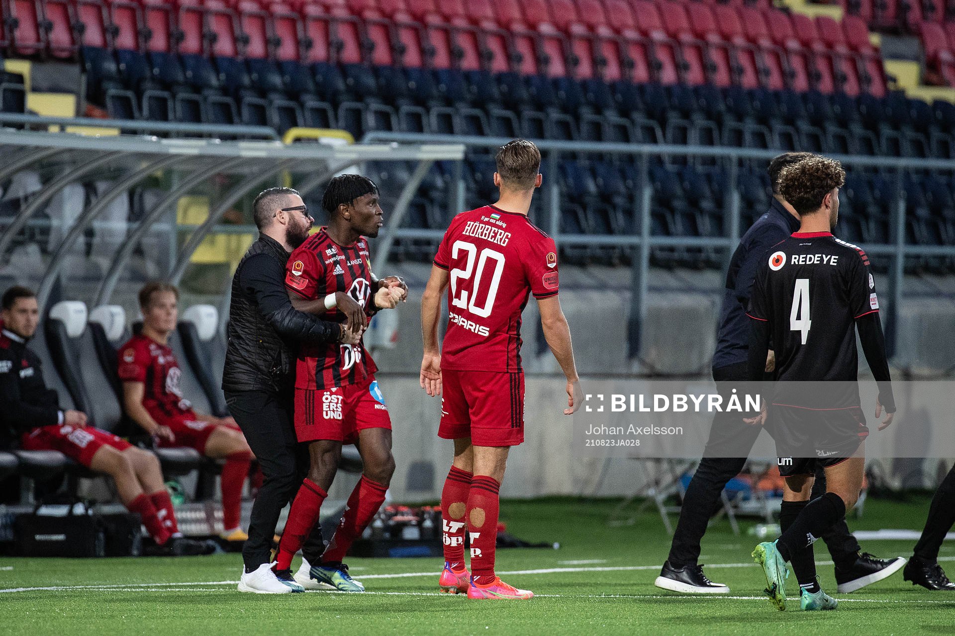 Östersunds Samuel Mensiro deppar
