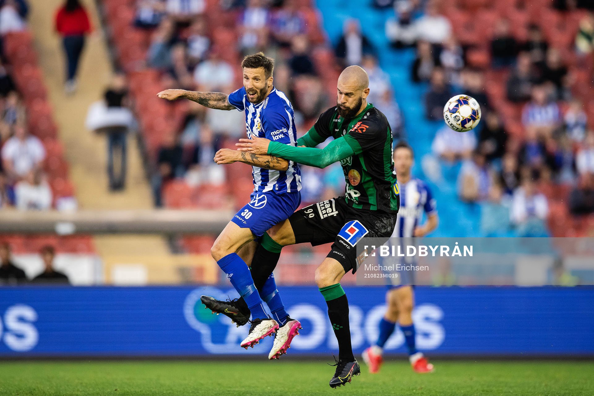 IFK Göteborgs Mattias Bjärsmyr och Varbergs Robin Simovic