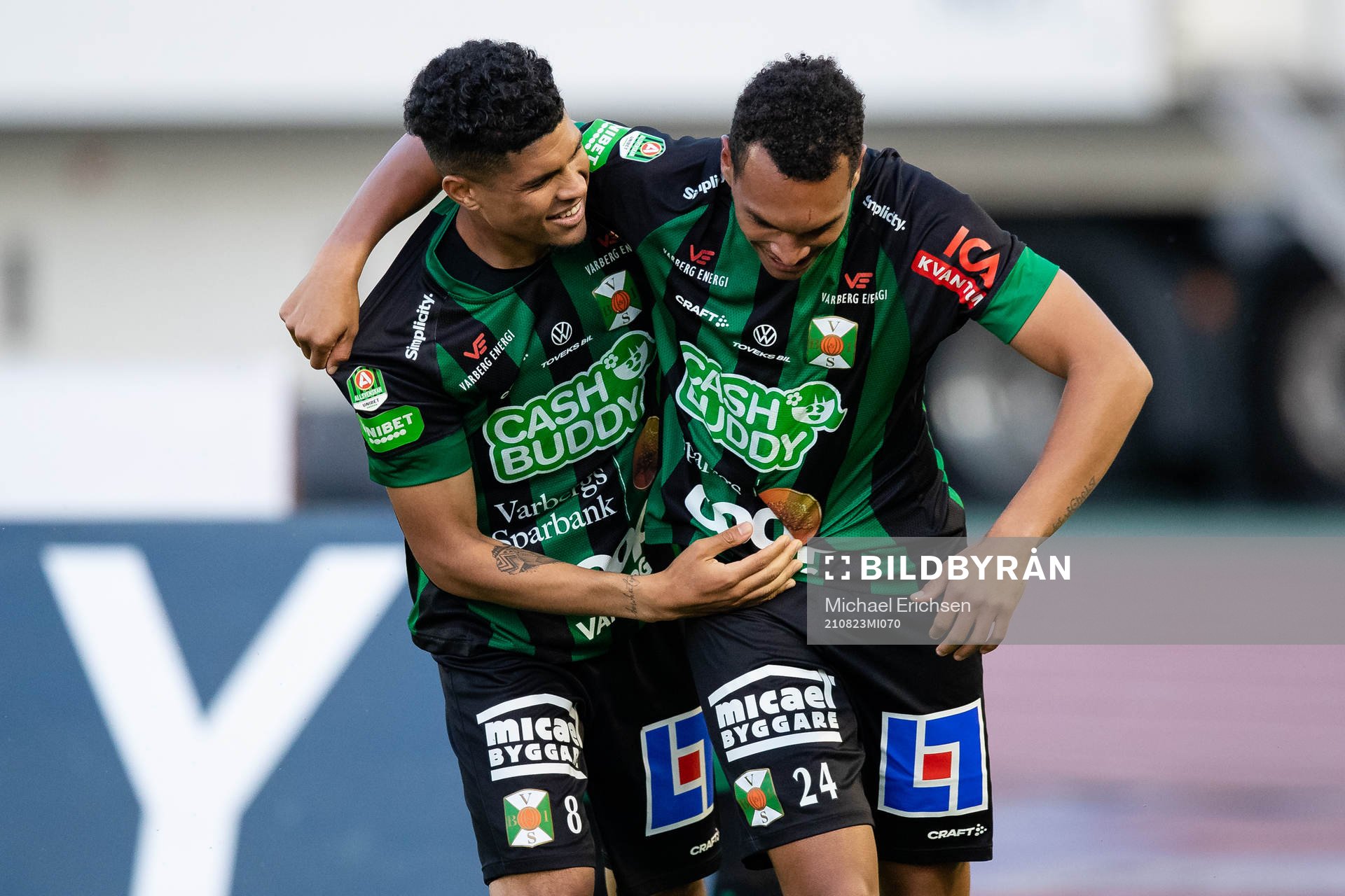 Varbergs Luke le Roux jublar ihop med 0-2 målskytten Ryan