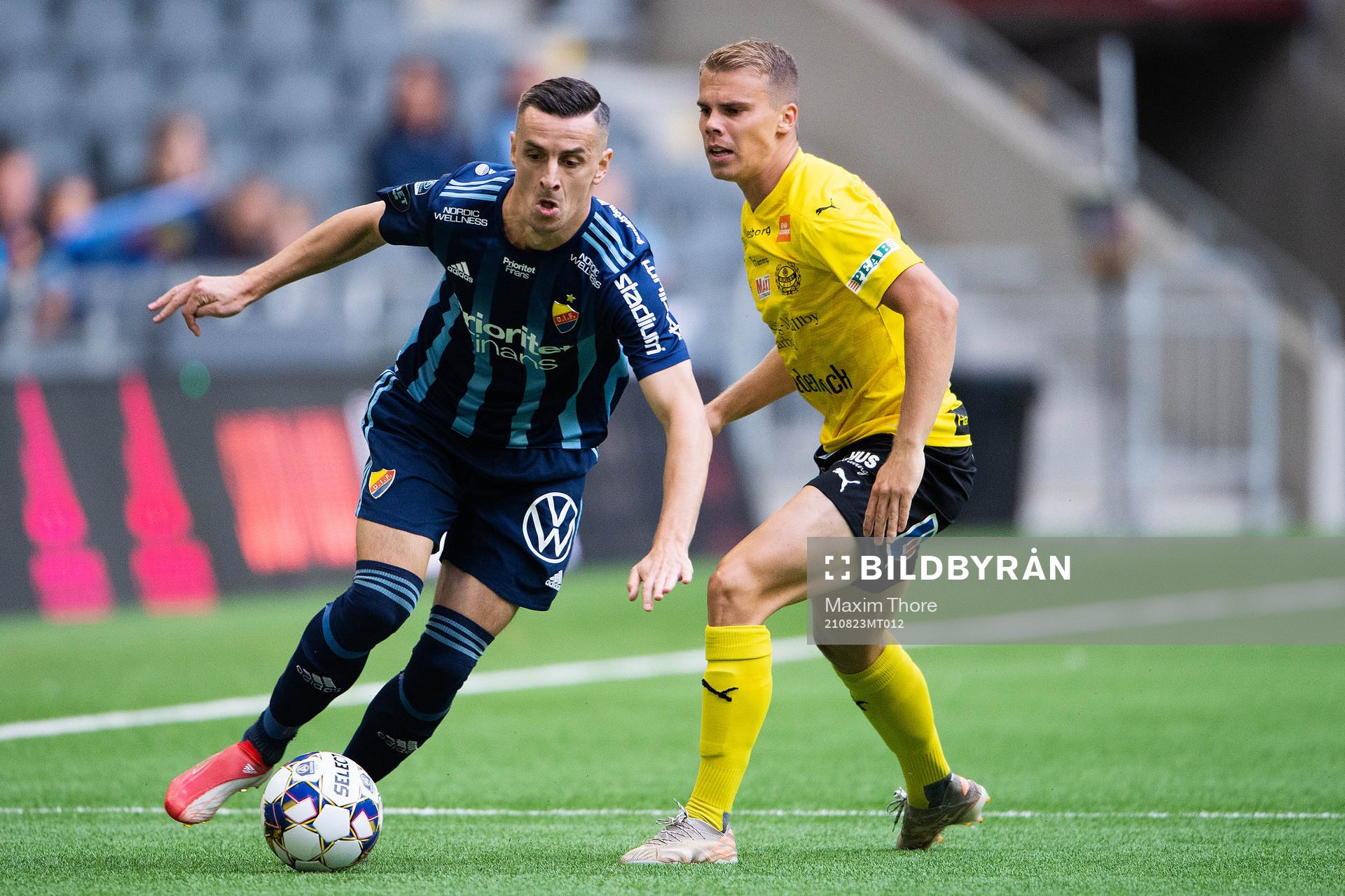 Djurgårdens Haris Radetinac och Mjällbys Elias Andersson