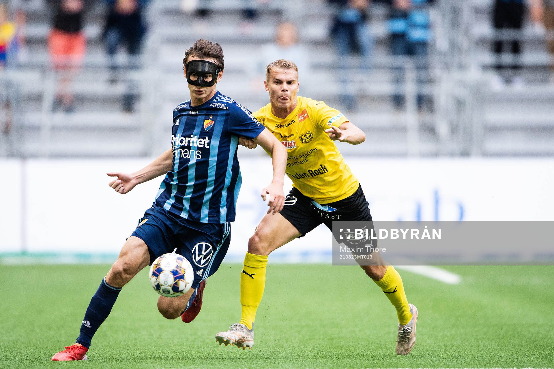 Djurgårdens Hjalmar Ekdal och Mjällbys Elias Andersson