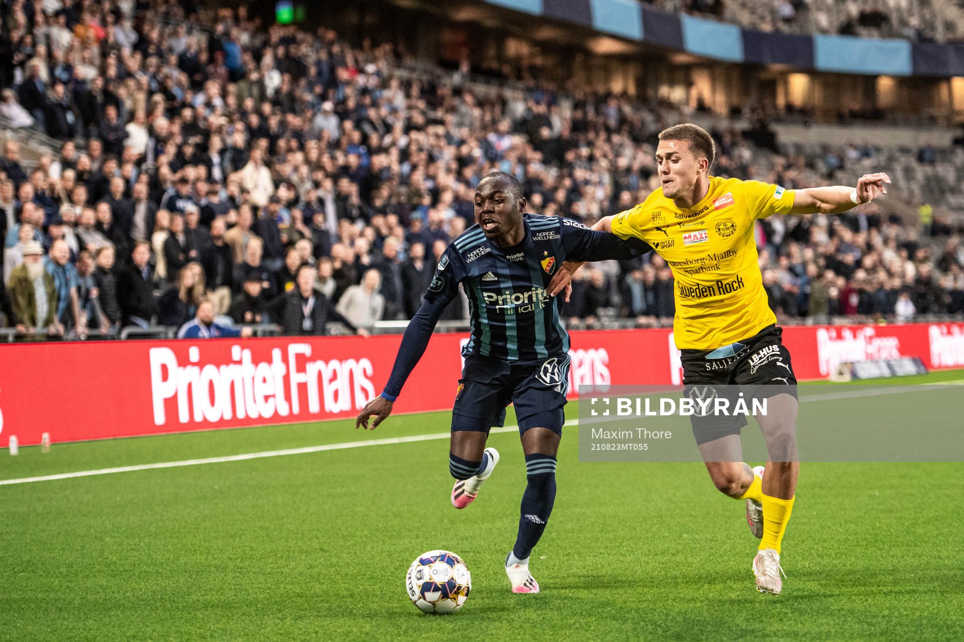 Djurgårdens Edward Chilufya och Mjällbys Ivan Kricak