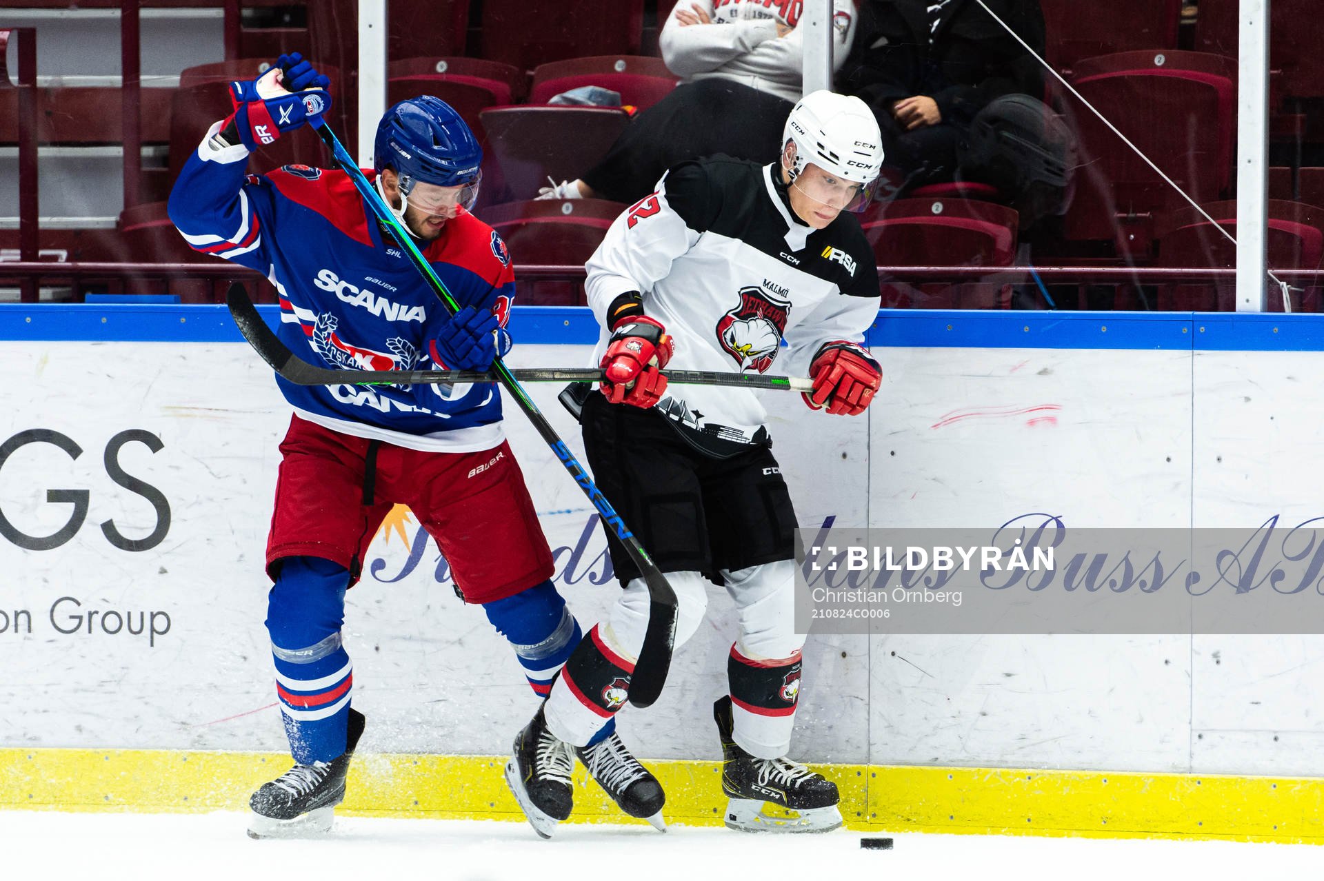 Oskarshamns Tomas Zohorna och Malmö Redhawks Leon