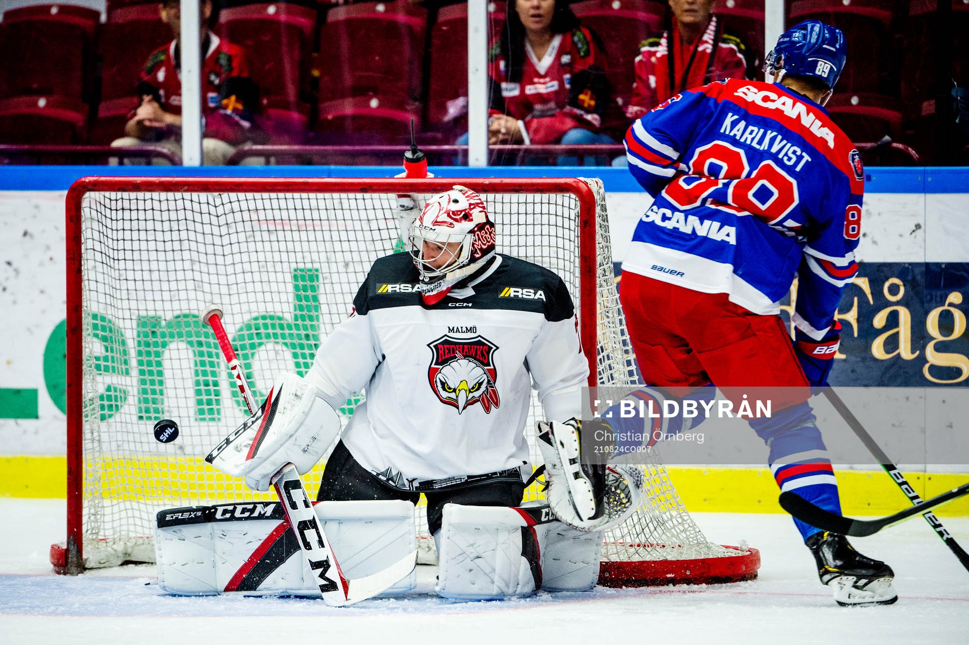 Malmö Redhawks målvakt Daniel Marmenlind mot Oskarshamns