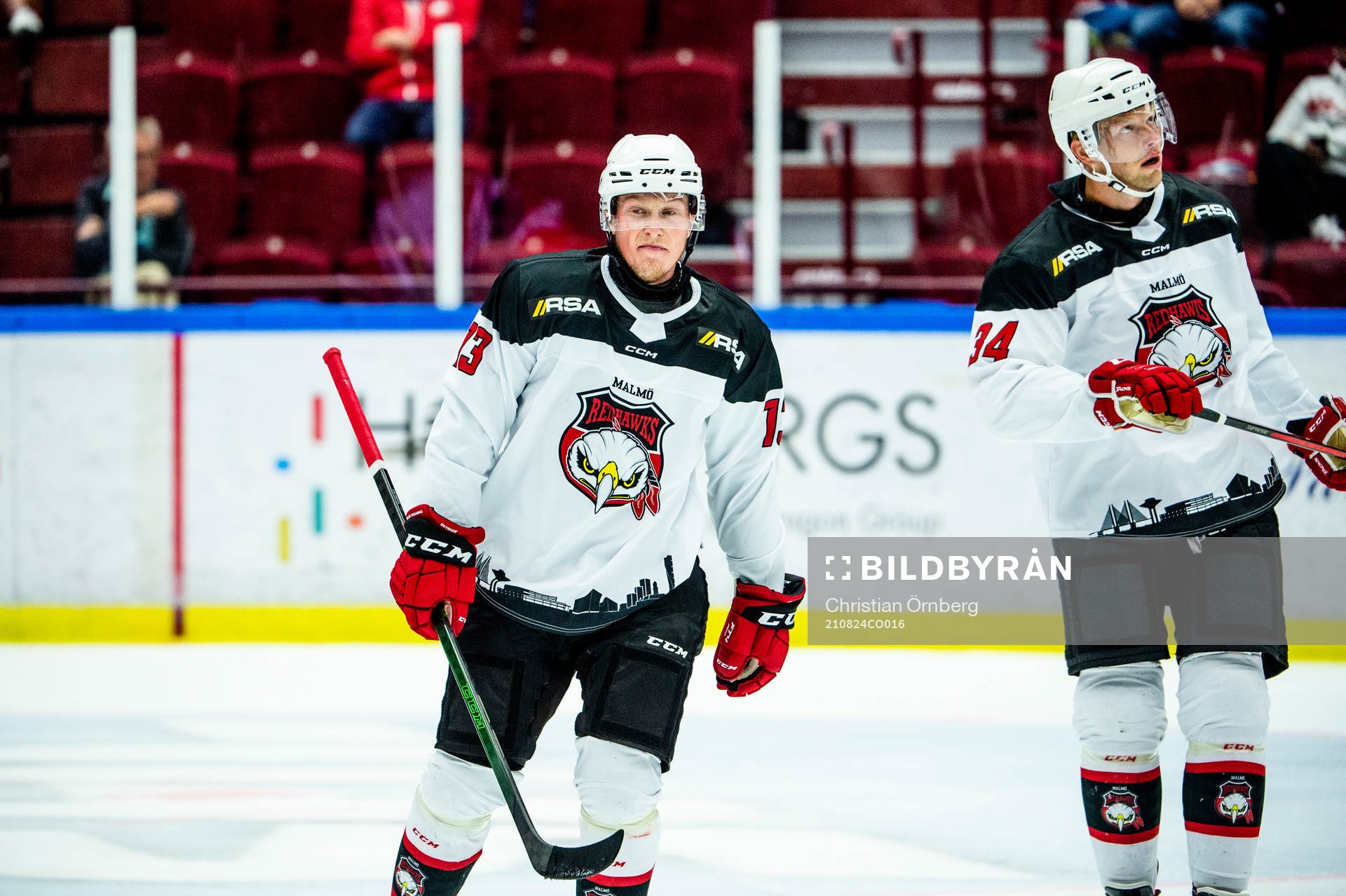 Malmö Redhawks Kalle Östman och Carl Söderberg deppar
