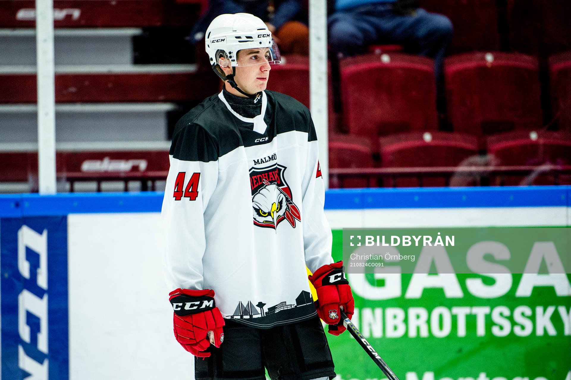Malmö Redhawks Carl-Johan Sälle värmer upp innan