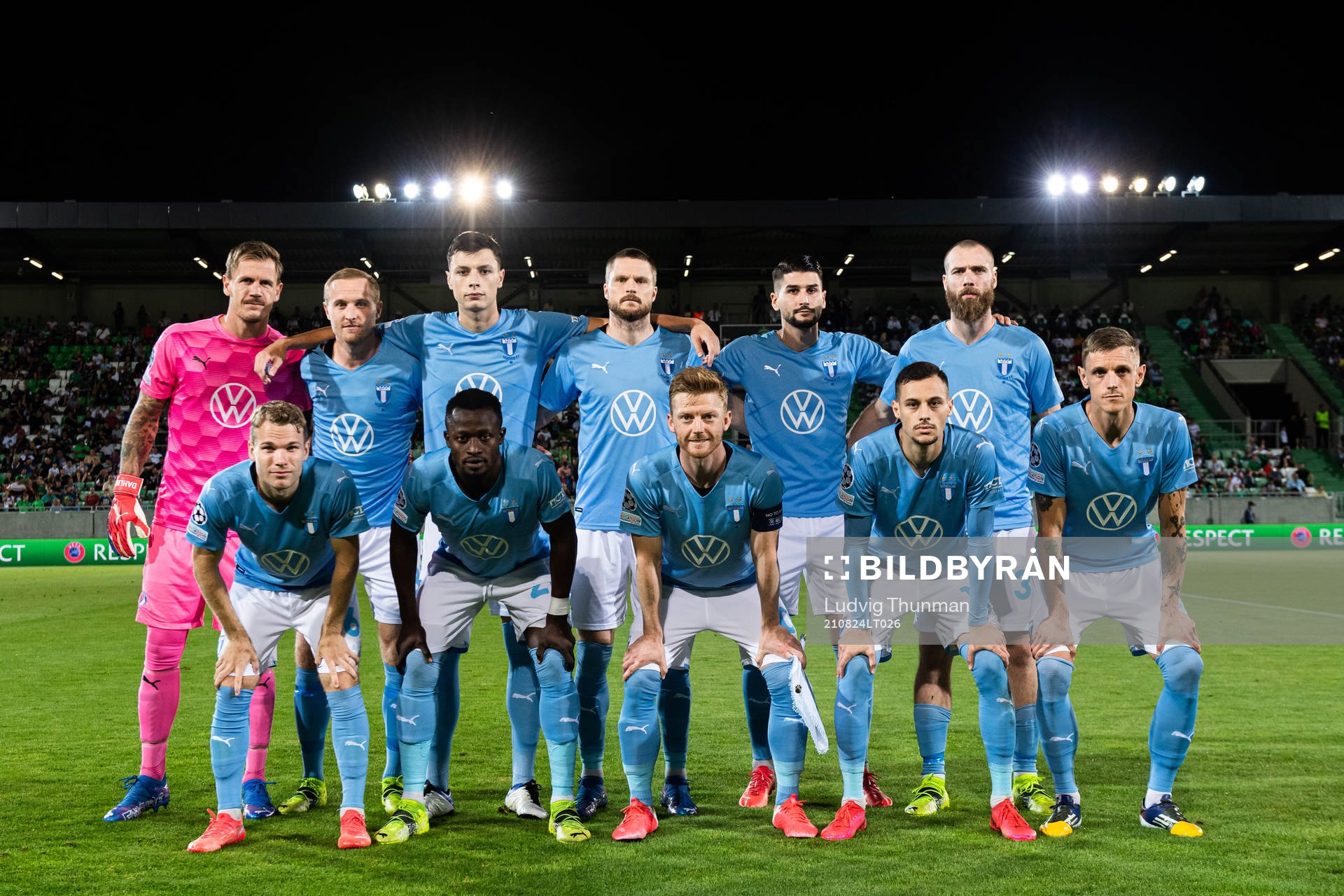 The starting eleven of Malmö FF pose for a photo