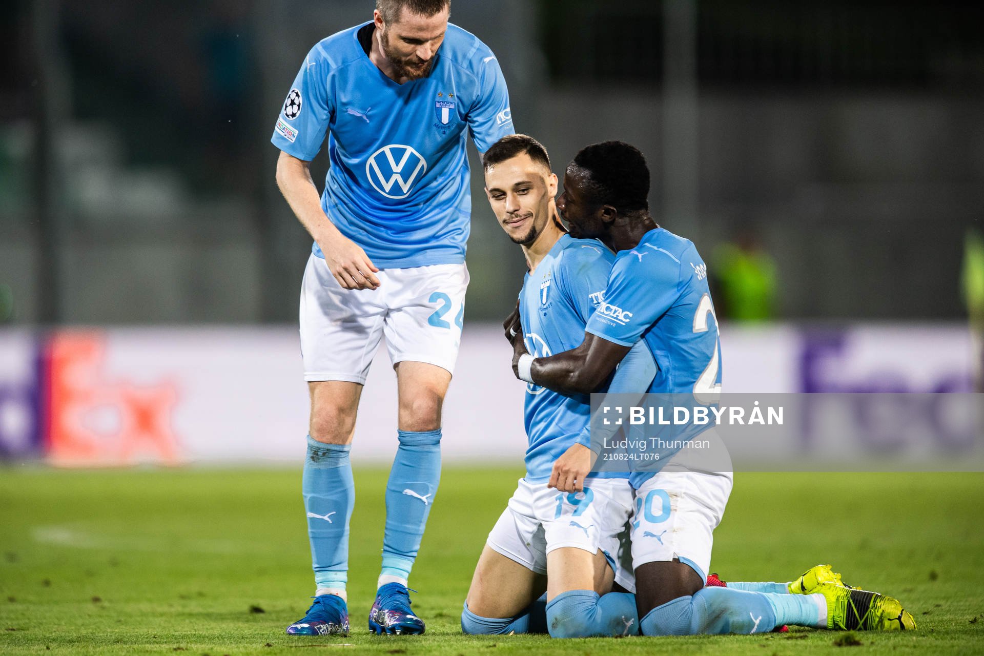 Veljko Birmancevic of Malmö FF celebrate the 1-1 goal with