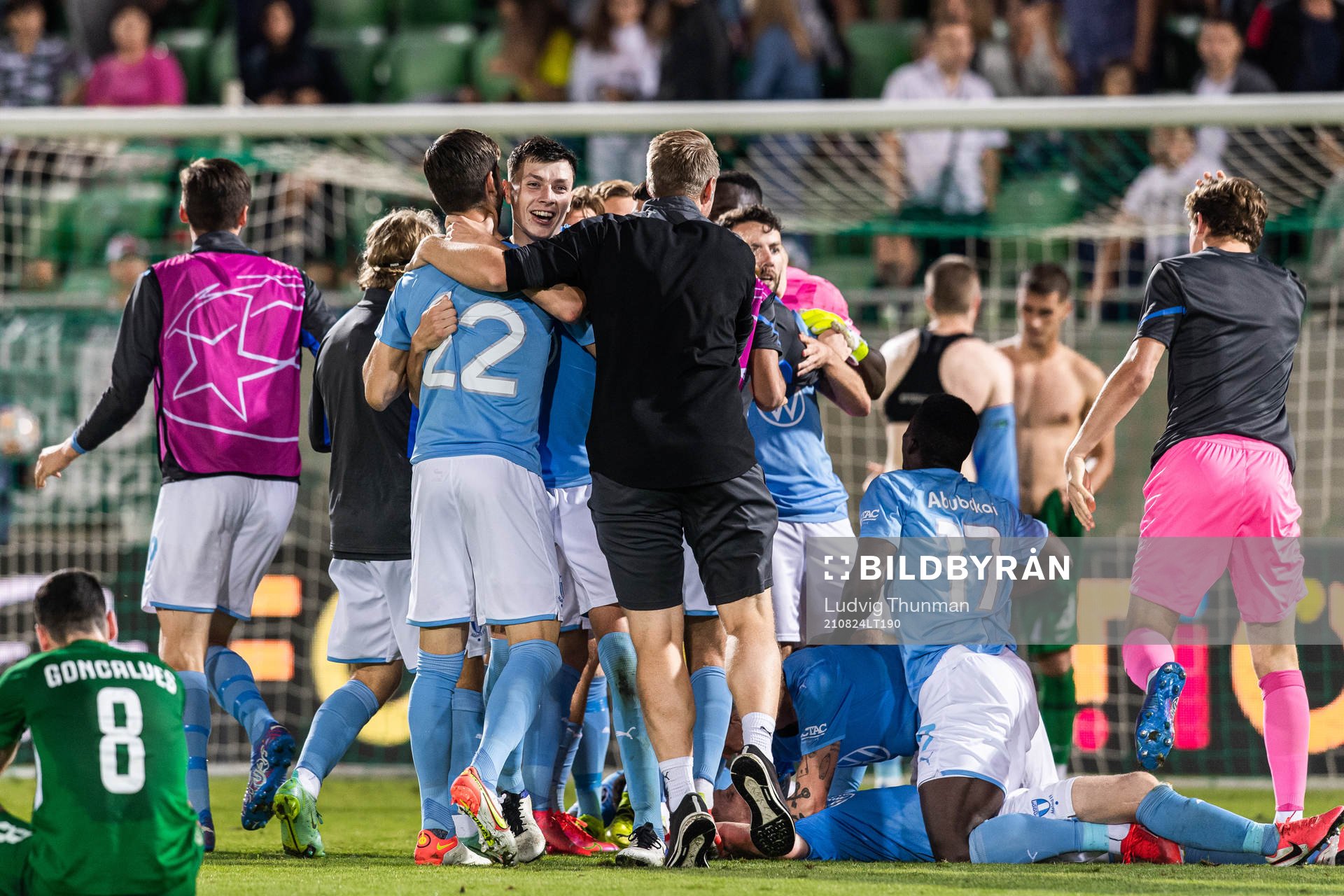 Anel Ahmedhodzic of Malmö FF celebrates