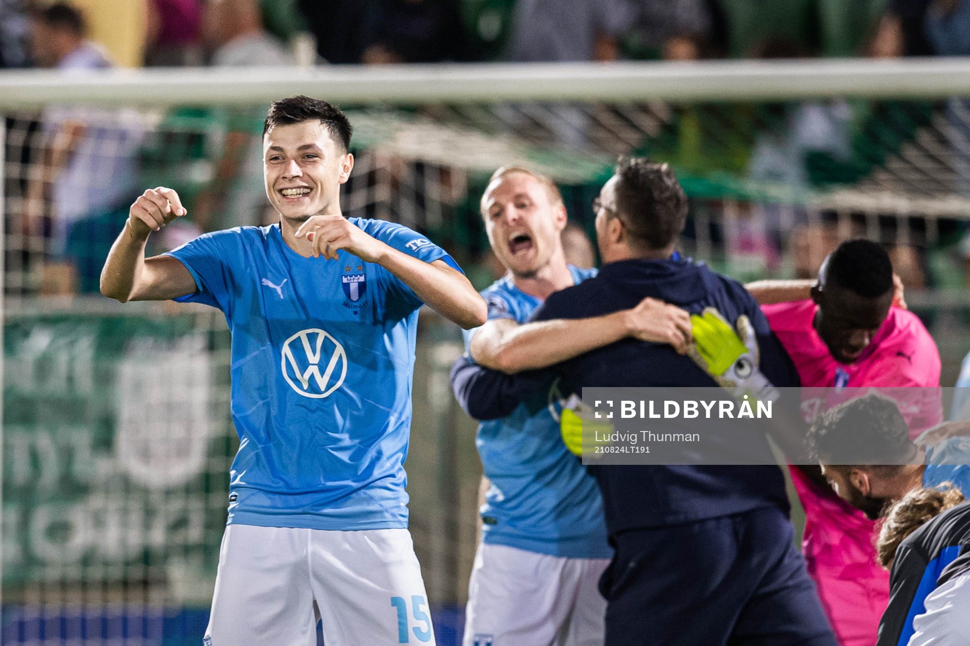 Anel Ahmedhodzic of Malmö FF celebrates
