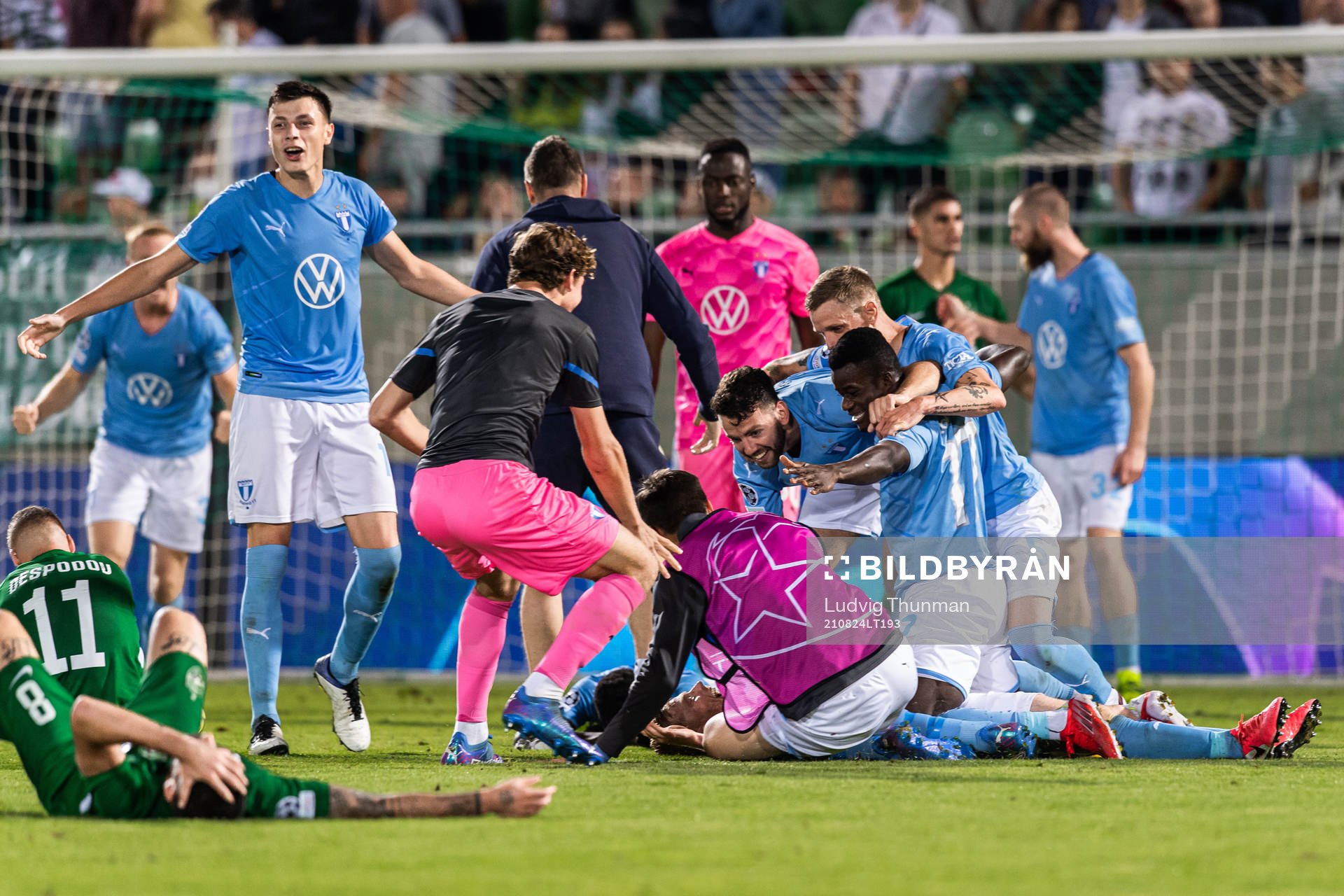 Anel Ahmedhodzic of Malmö FF celebrates