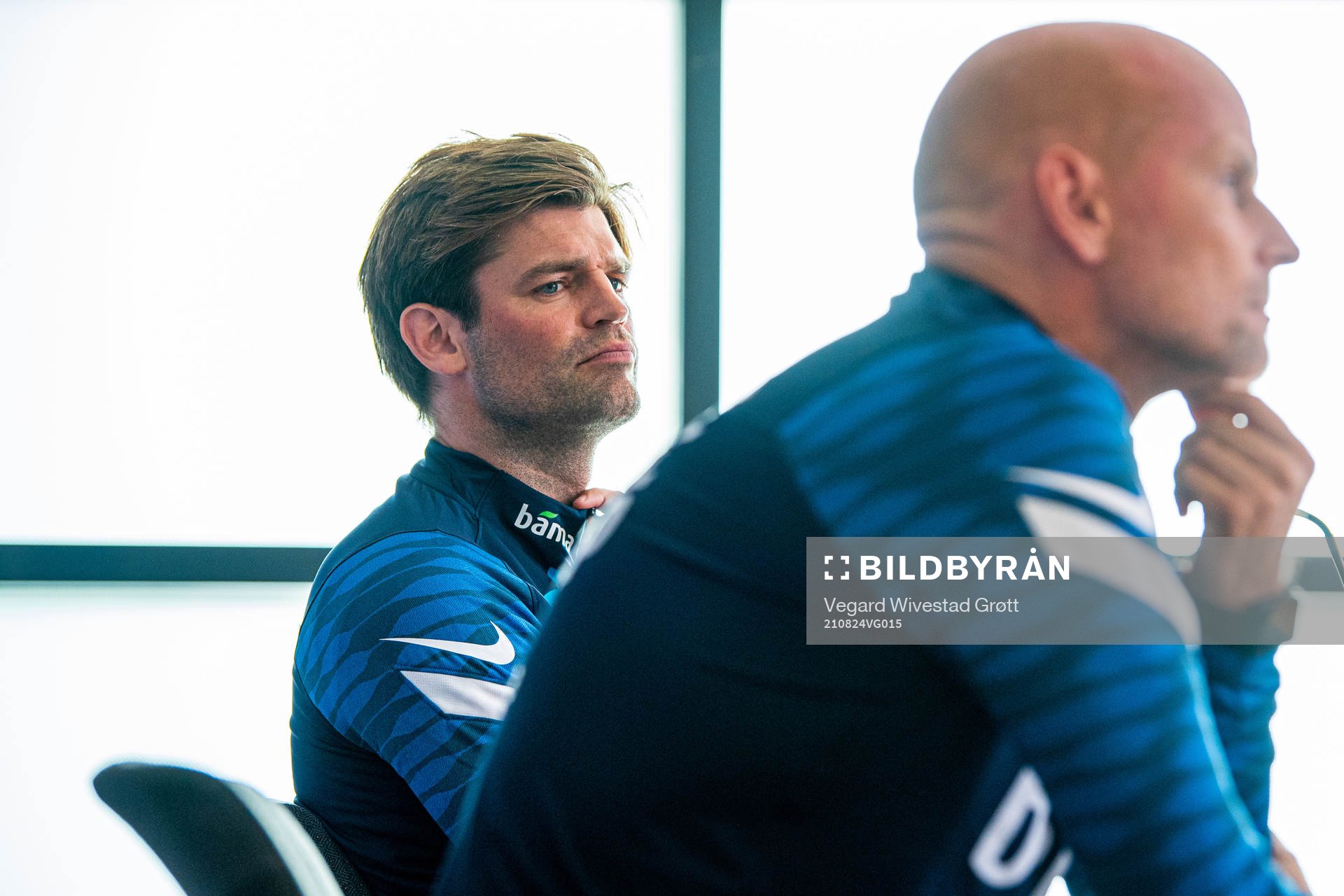 Morten Morisbak Skjønsberg, press officer, and Ståle Solbakken, head coach of the Norwegian national football team, during a press conference on August 24, 2021 in Oslo.