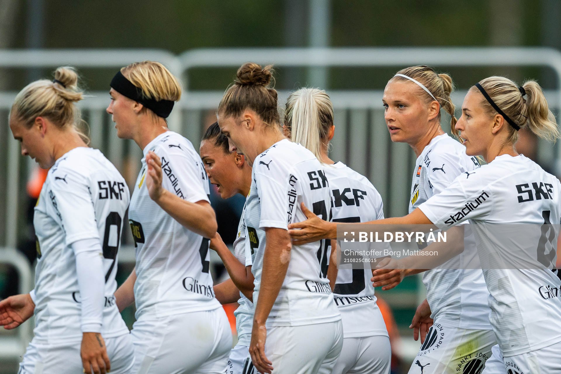 Häckens spelare jublar