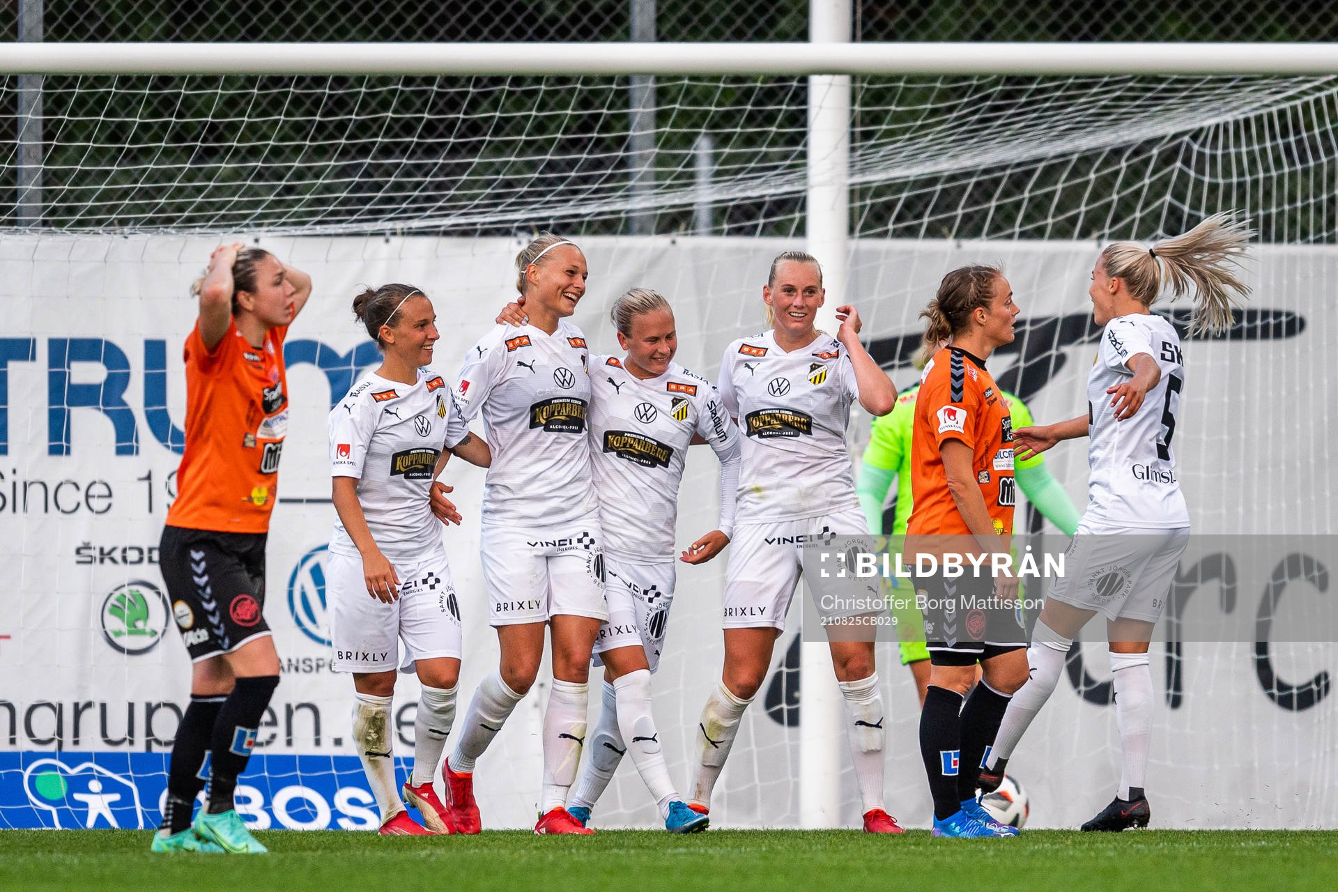 Häckens spelare jublar