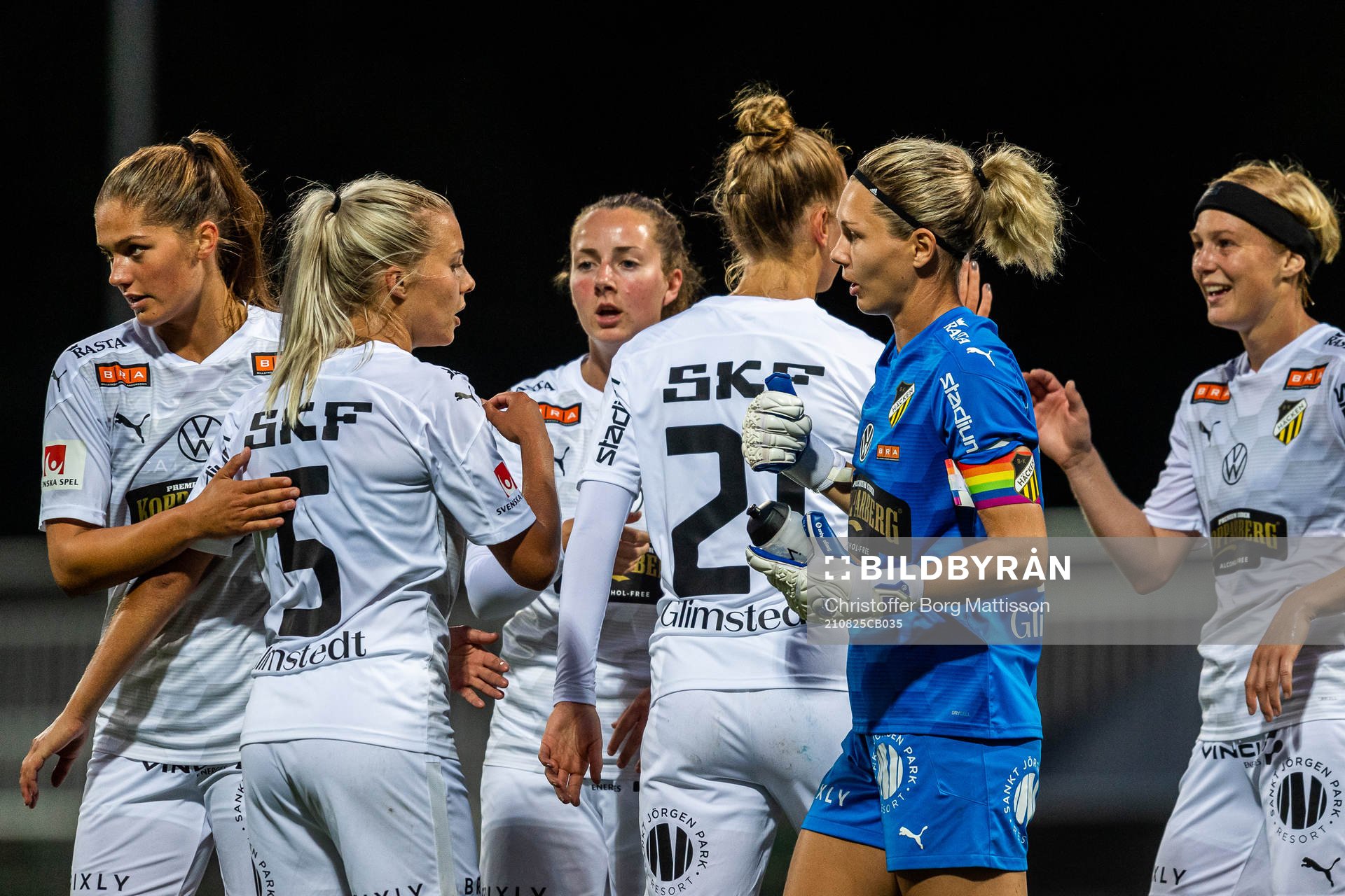 Häckens målvakt Jennifer Falk jublar