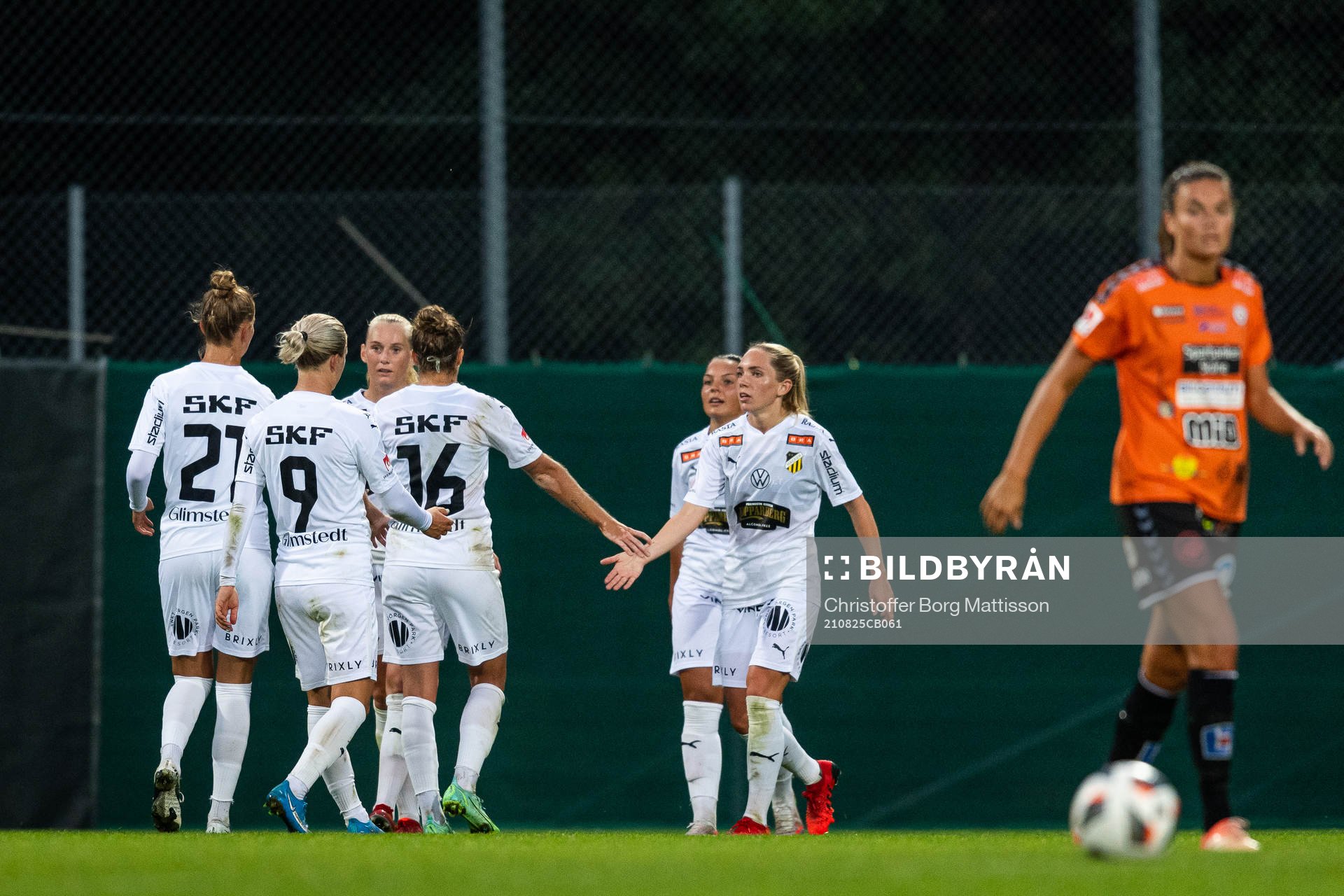 Häckens spelare jublar efter 0-3 under fotbollsmatchen i Damallsvenskan mellan Kristianstad och Häcken den 25 augusti 2021 i Kristianstad.
