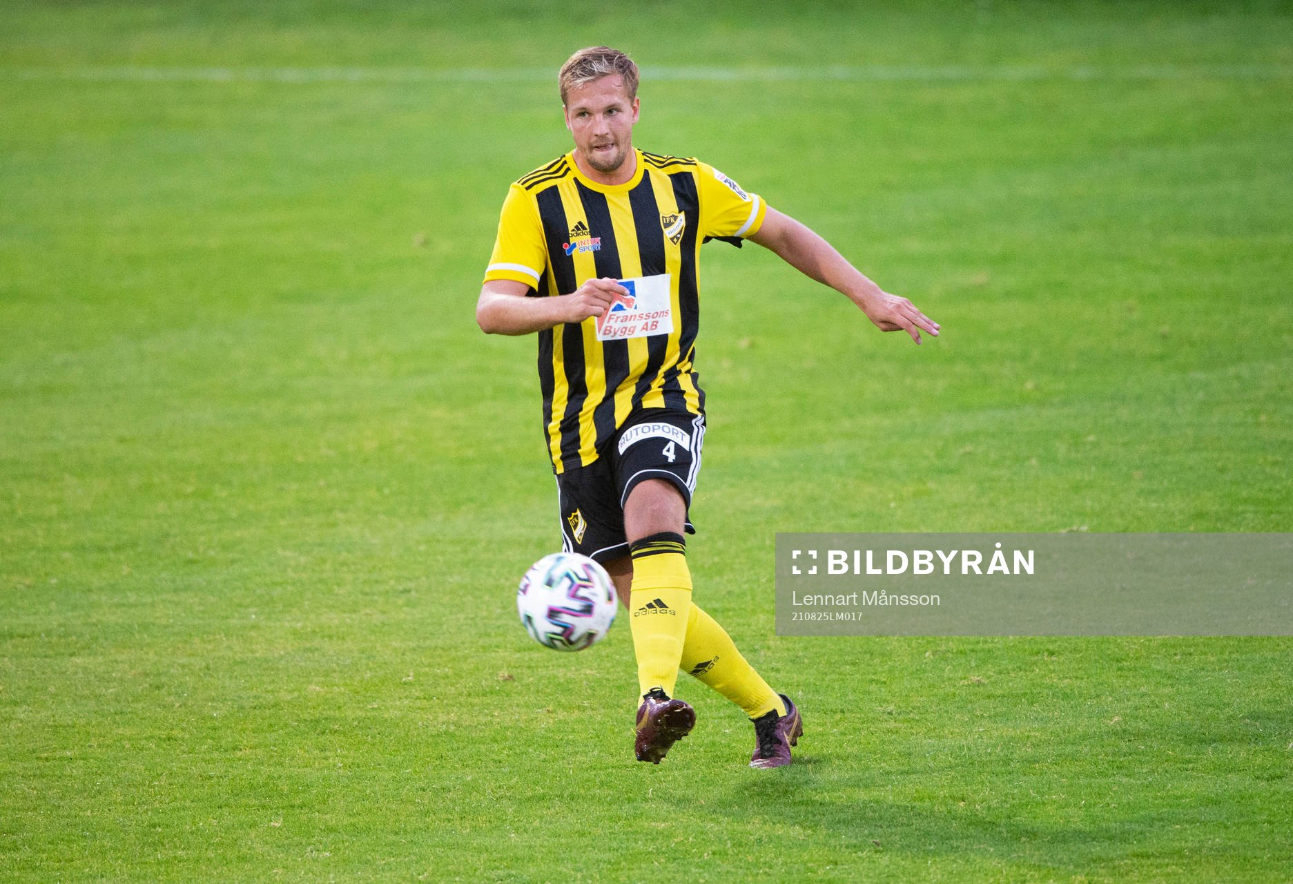 IFK Hässleholms Hampus Rydh i matchen i div. 2 Södra Götaland mellan iFK Hässleholm och Asarum i Hässleholm 25 augusti 2021.