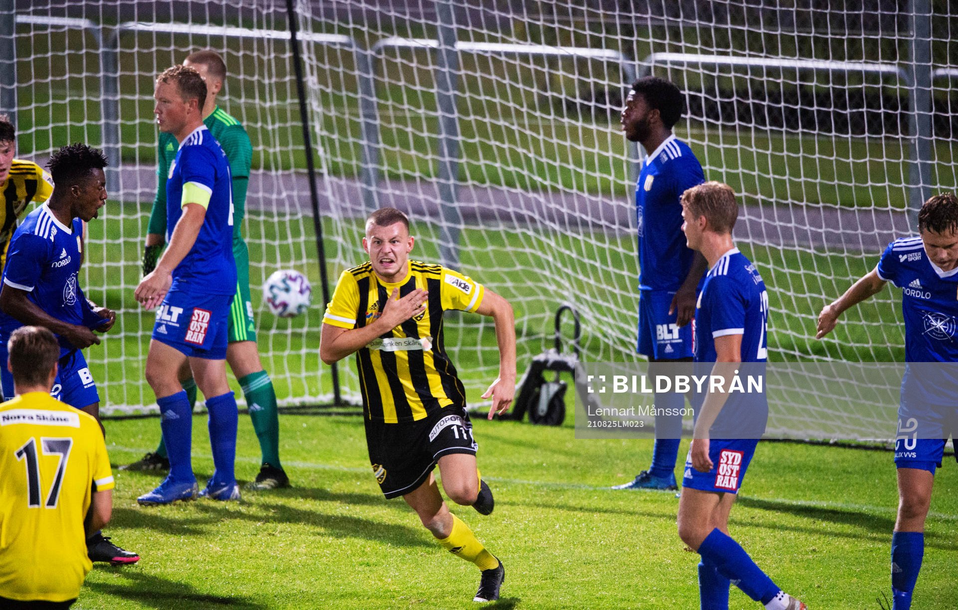 IFK Hässleholms Ivan Danielsson Andanovski  jublar över