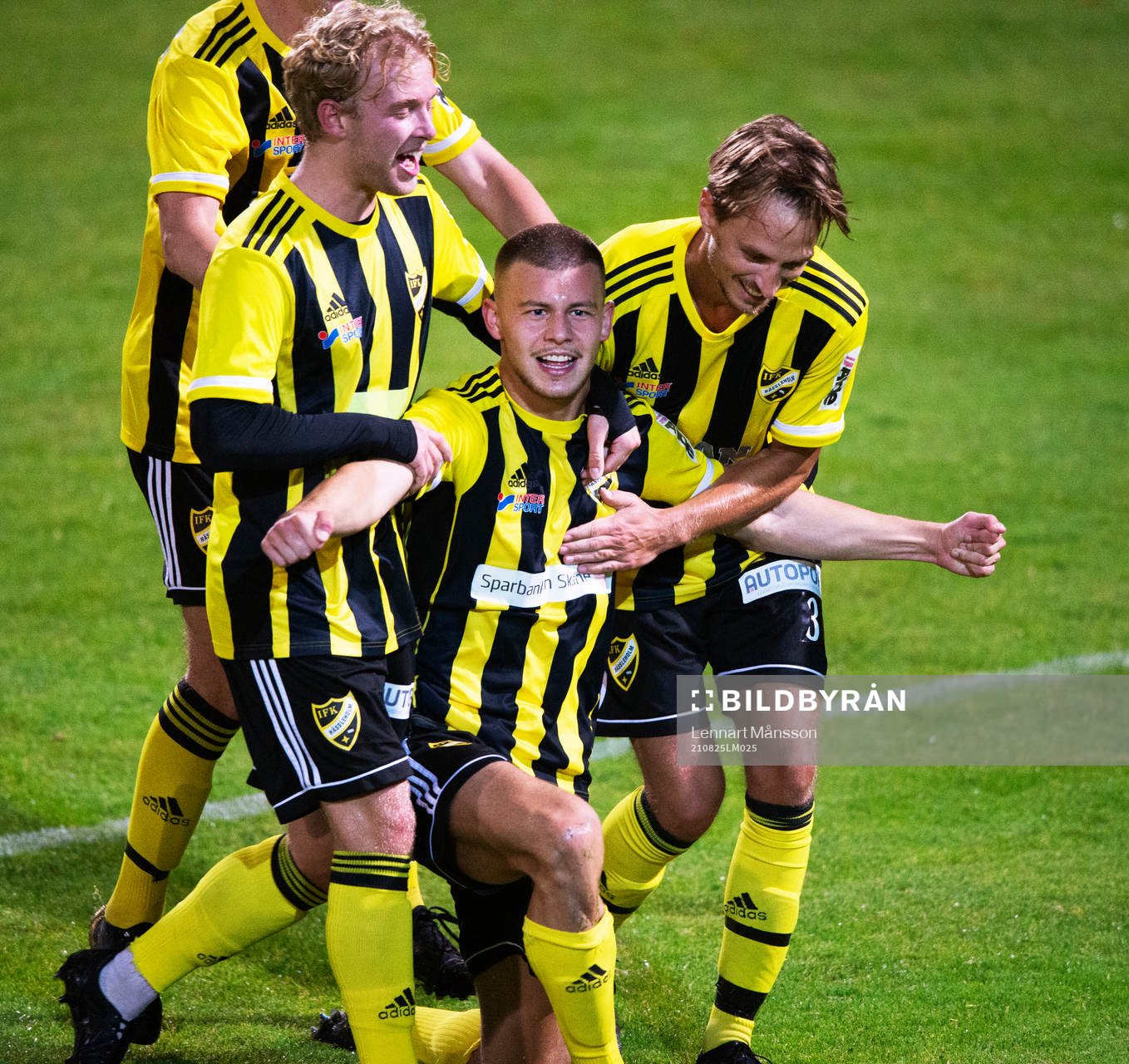 IFK Hässleholms Ivan Danielsson Andanovski  jublar över