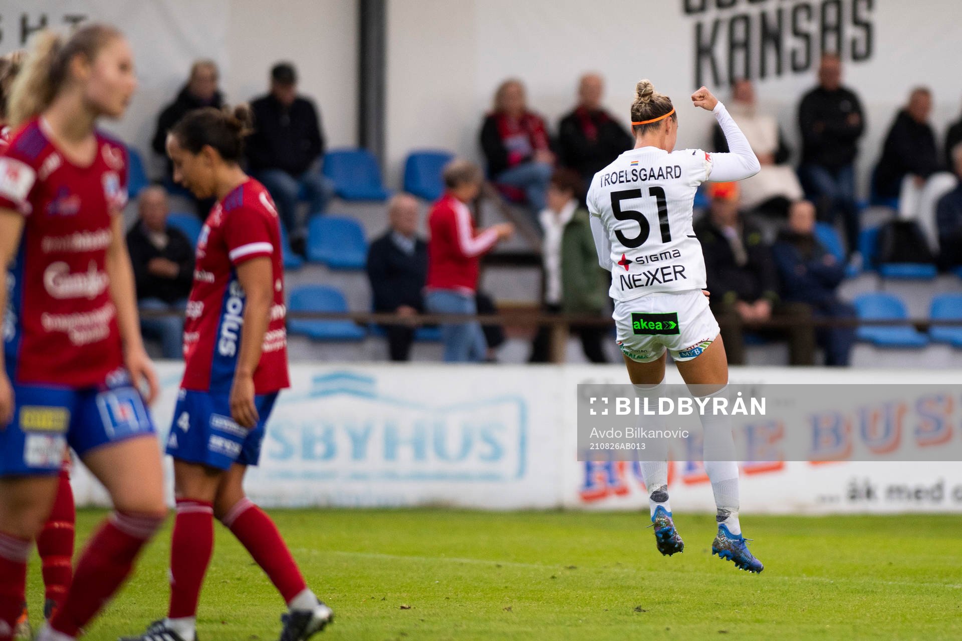 Rosengårds Sanne Troelsgaard jublar efter0-2 målet