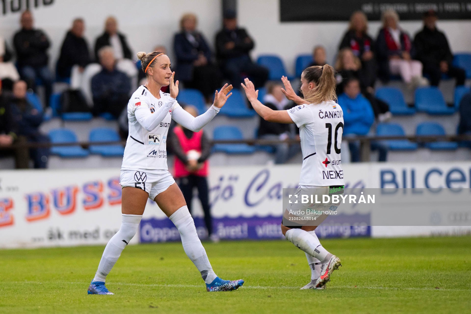 Rosengårds Sanne Troelsgaard och Jelena Cankovic jublar