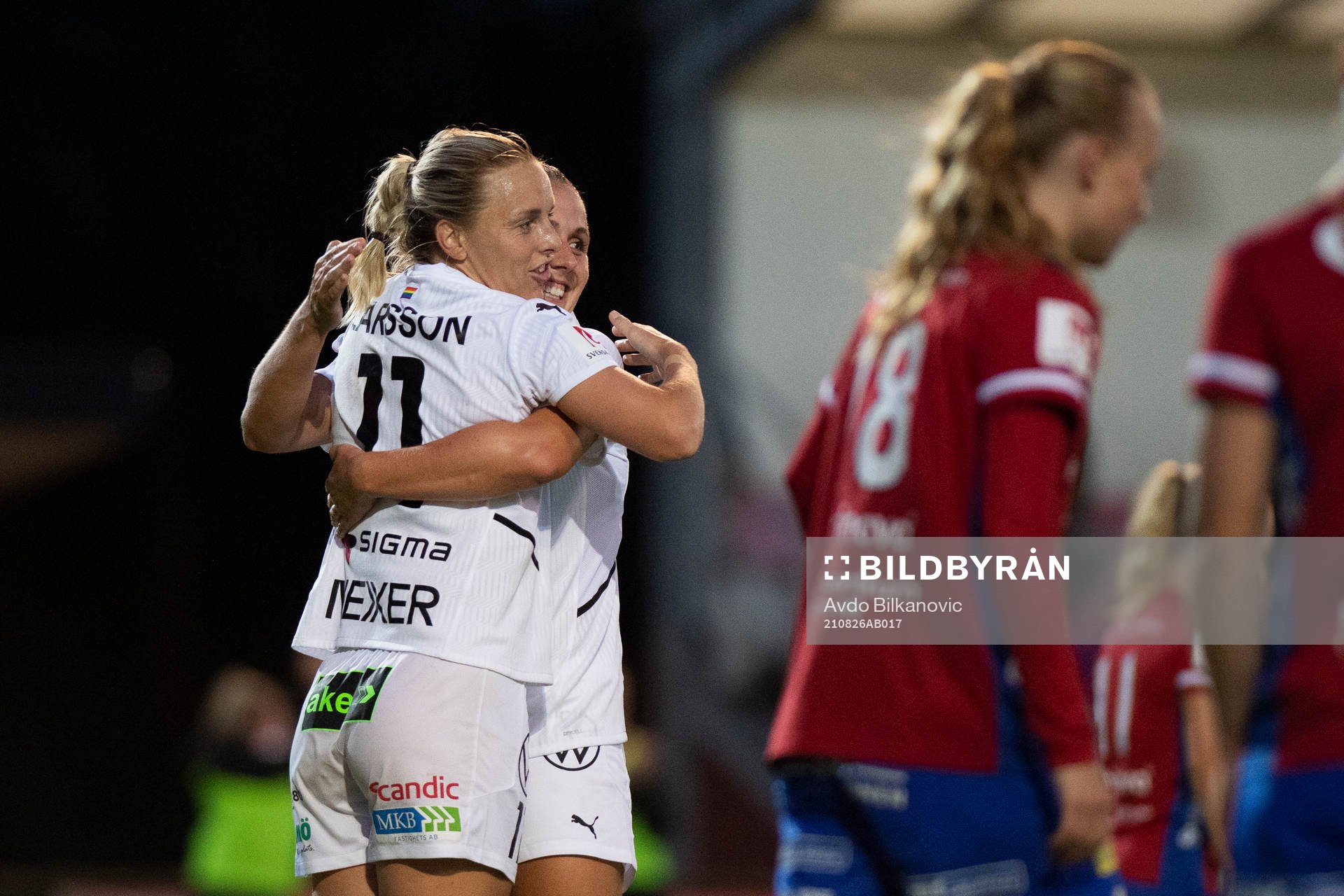 Rosengårds Mimmi Larsson och Gudrun Arnardottir jublar