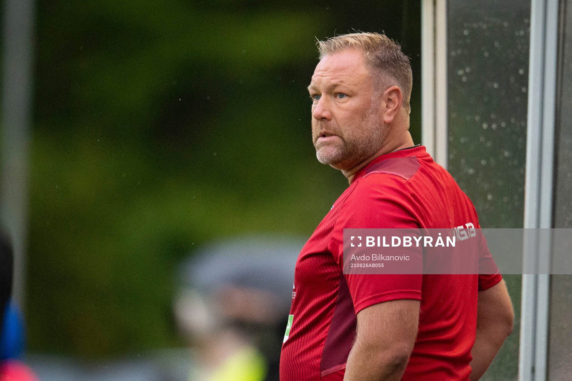 Rosengårds assisterande tränare Patrick Winqvist under fotbollsmatchen i Damallsvenskan mellan Vittsjö och FC Rosengård den 26 augusti 2021 i Vittsjö.