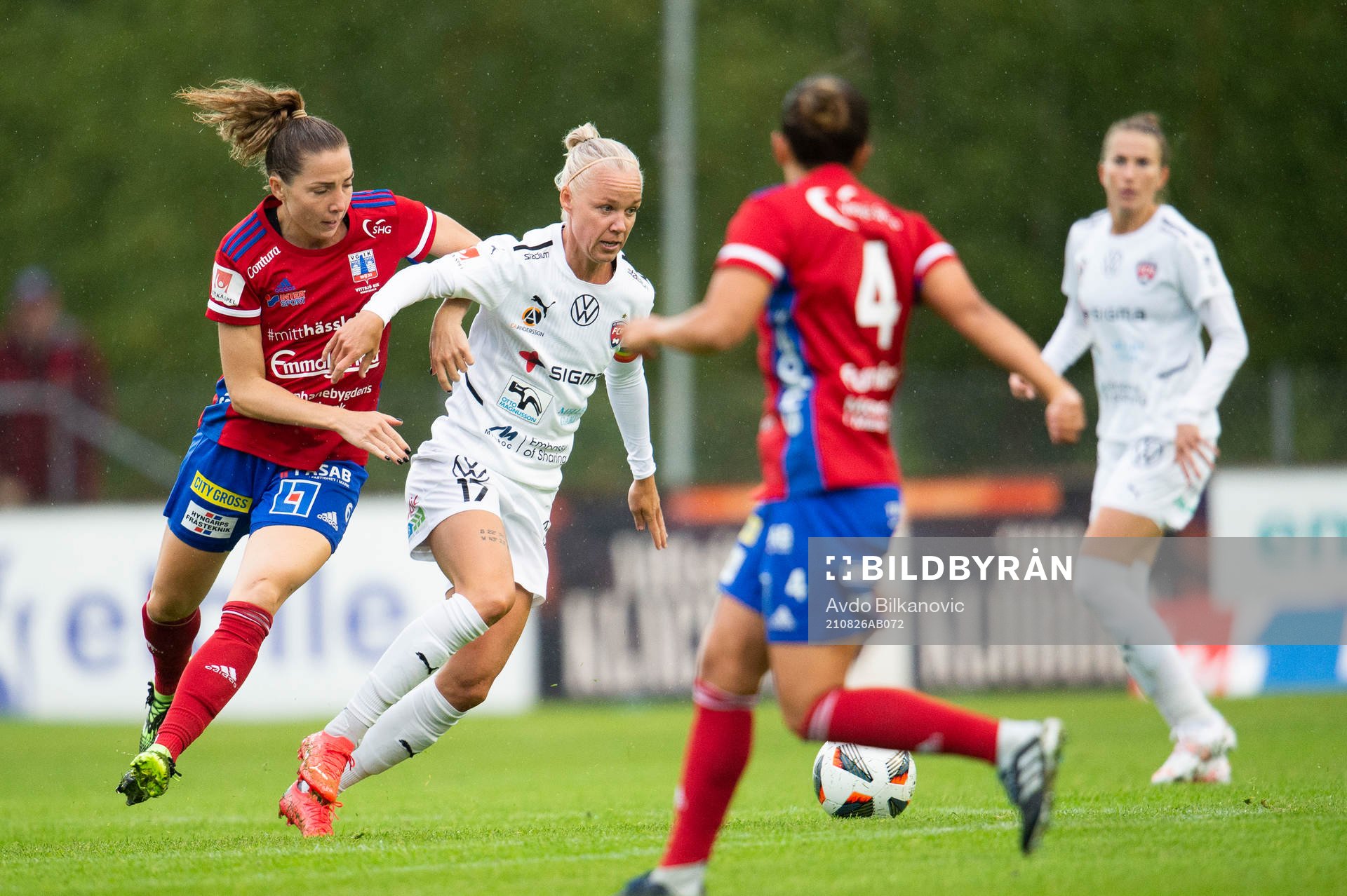 Rosengårds Caroline Seger jagas av Vittsjös Clara