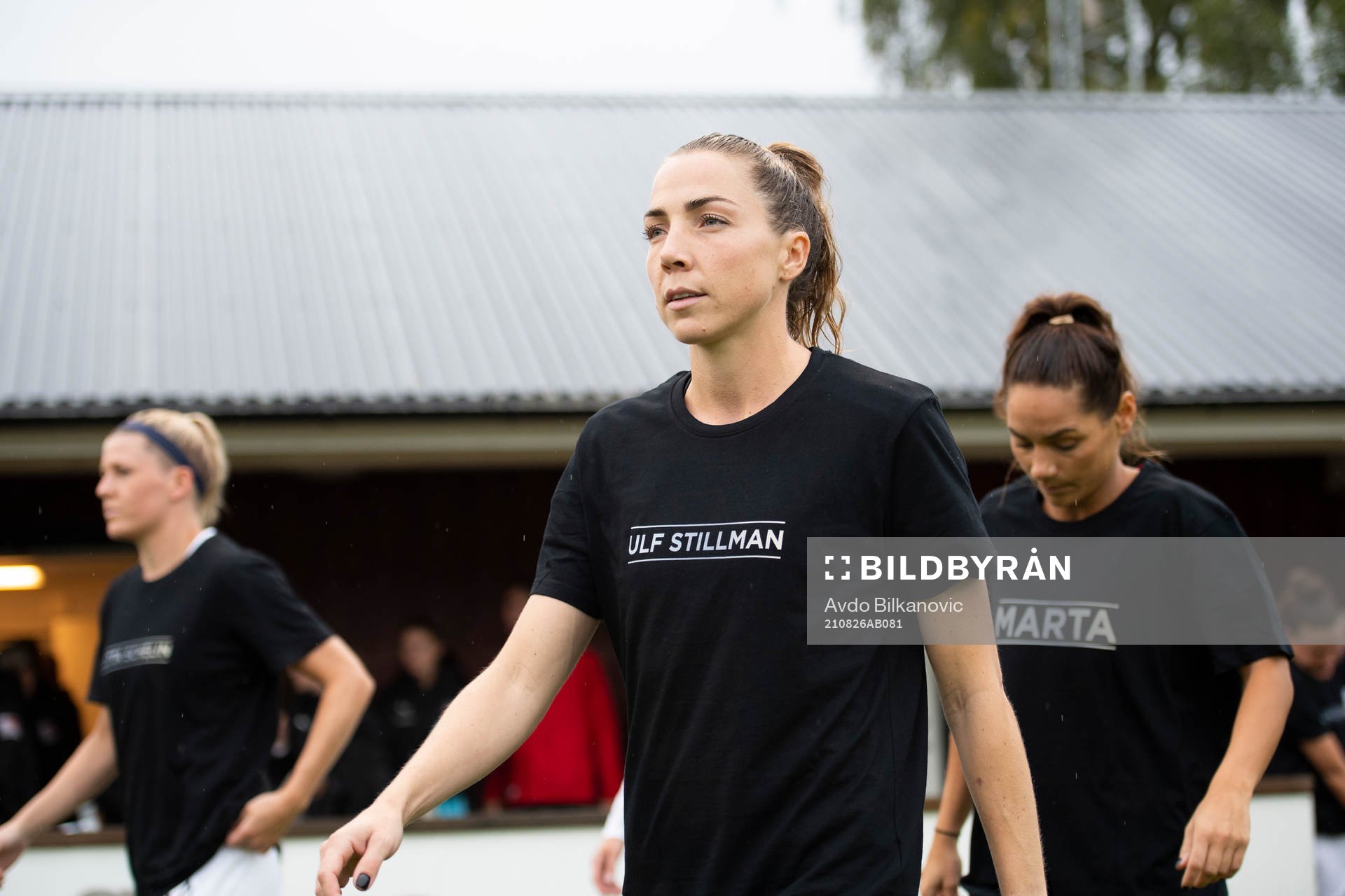 Vittsjös Clara Markstedt vgör entré till fotbollsmatchen