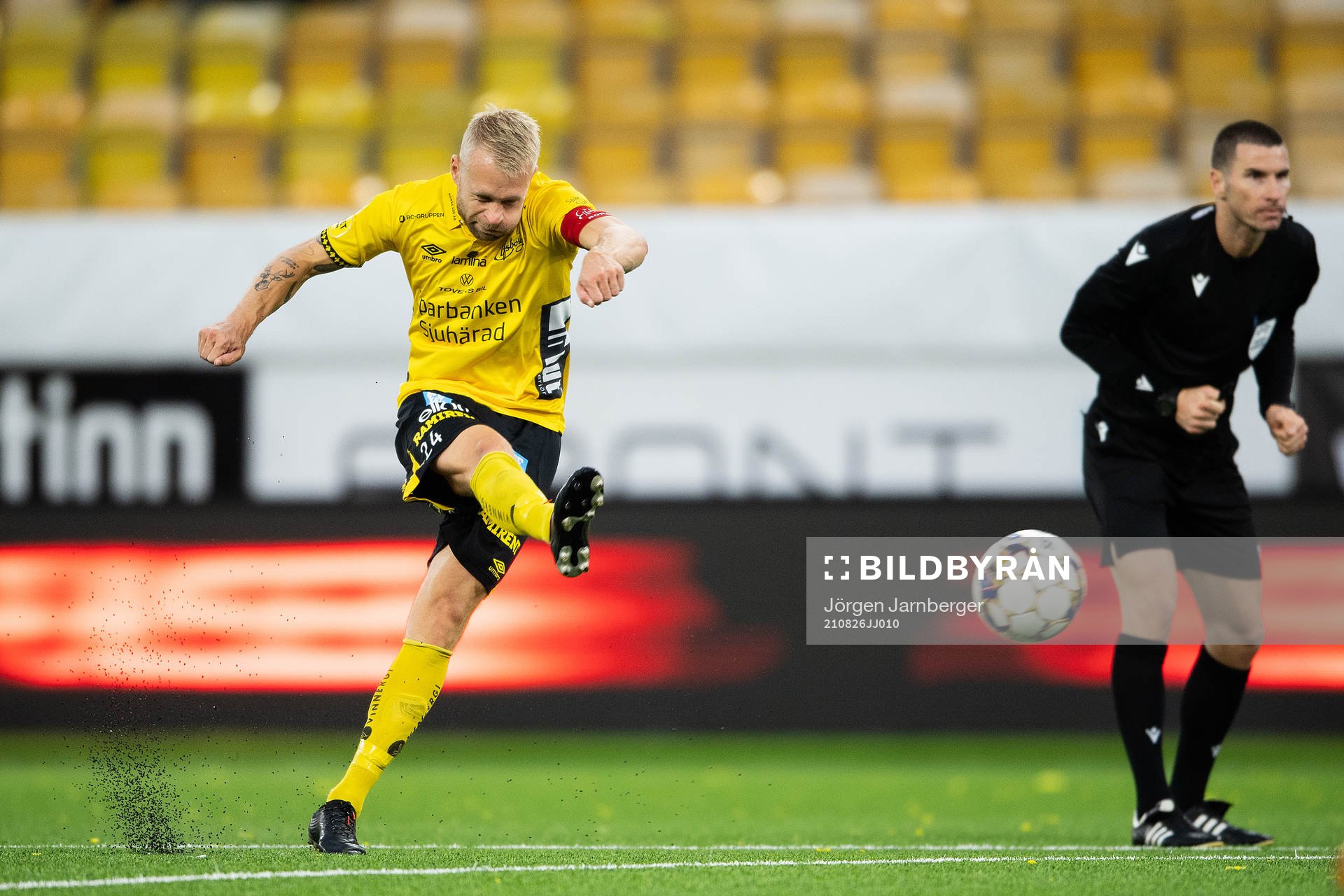 Johan Larsson of Elfsborg scores 1-0