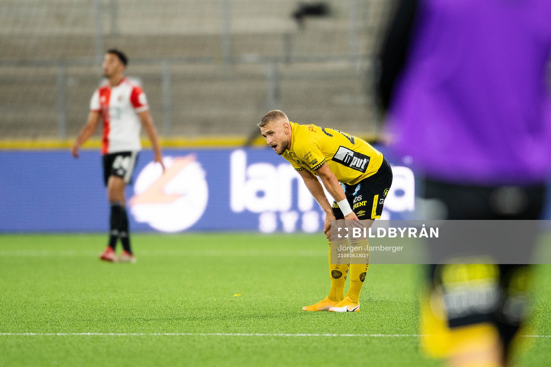 Simon Strand of Elfsborg looks dejected