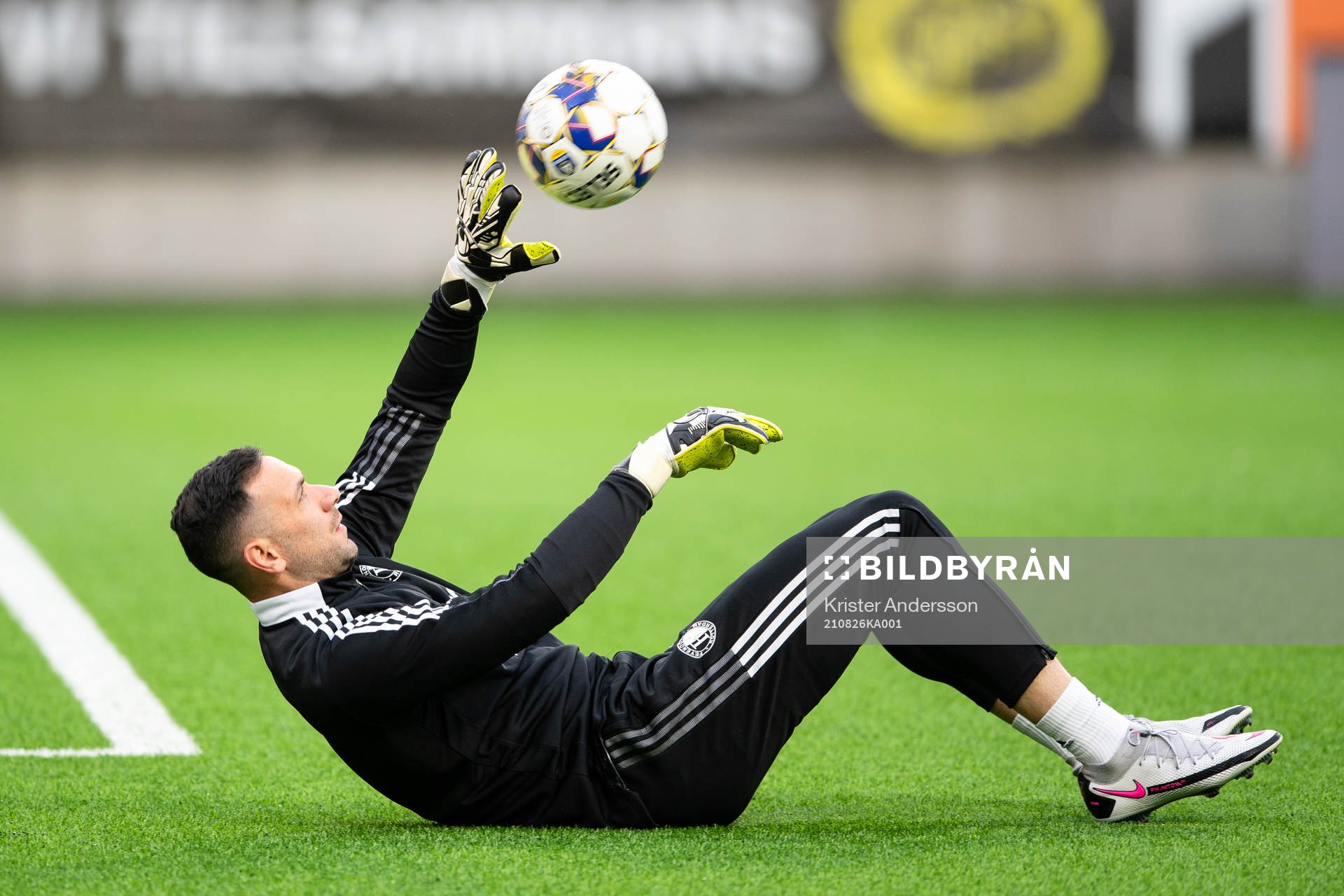 Goalkeeper Ofir Marciano of Feyenoord