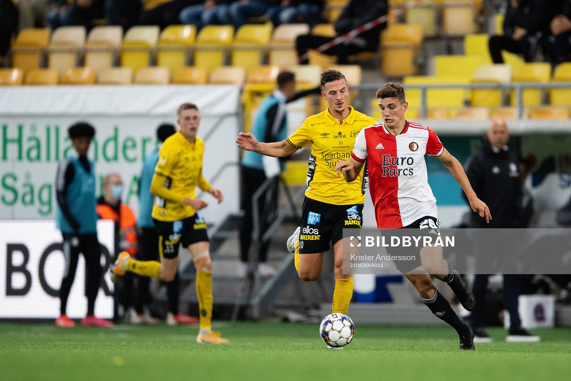 Simon Olsson of Elfsborg and Guus Til of Feyenoord