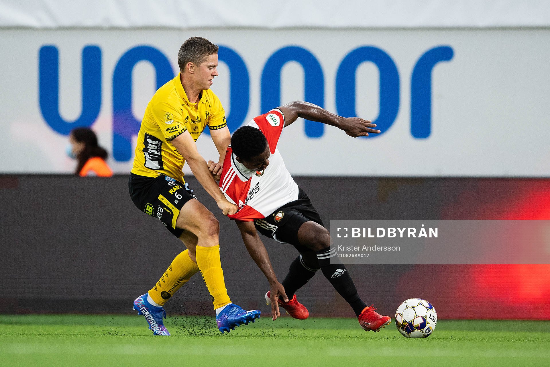 André Rømer of Elfsborg and Luis Sinisterra of Feyenoord