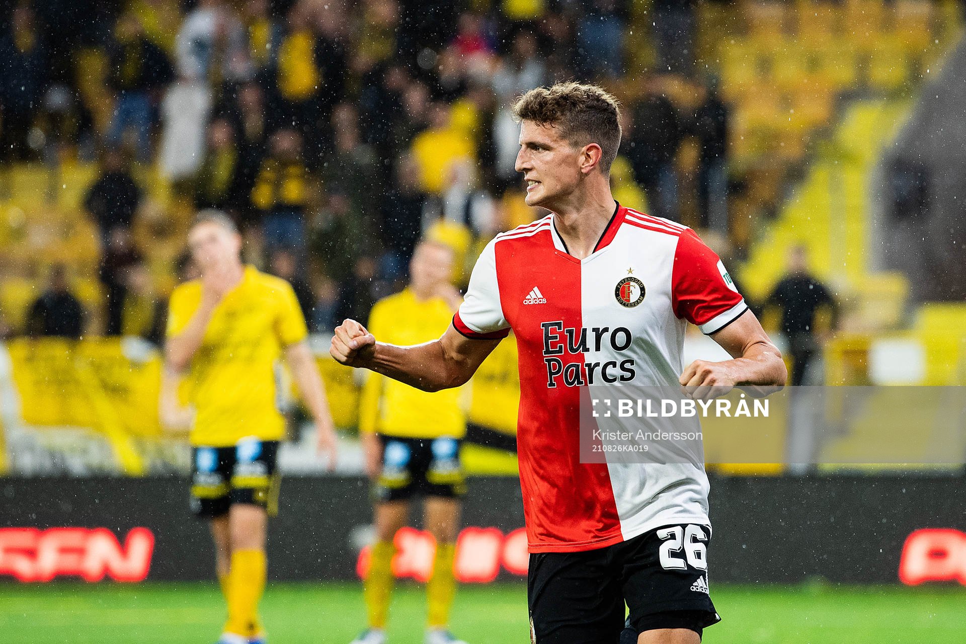Guus Til of Feyenoord celebrates scoring 2-1